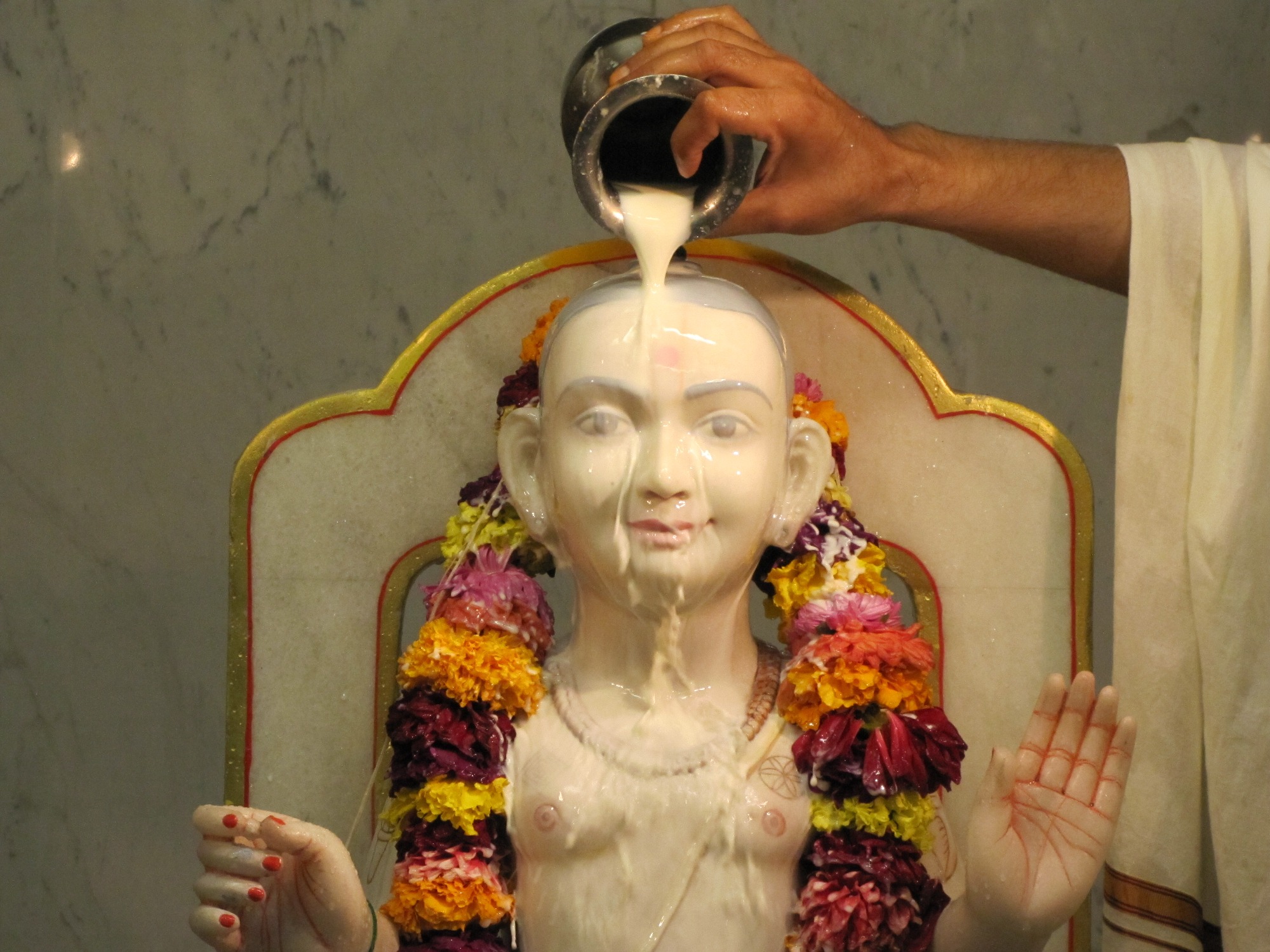 ©1987-2017 SKS Swaminarayan Temple East London