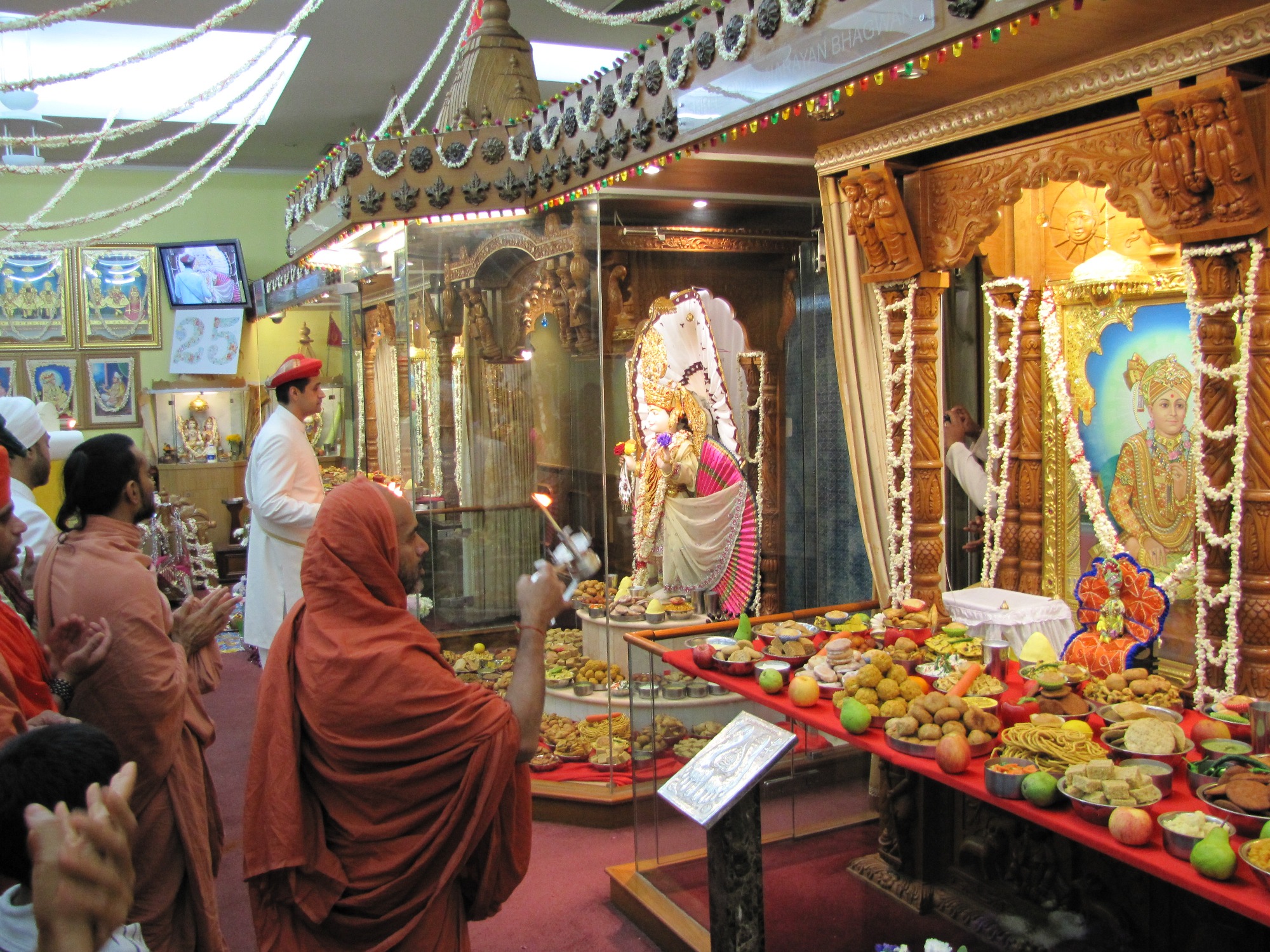 ©1987-2017 SKS Swaminarayan Temple East London