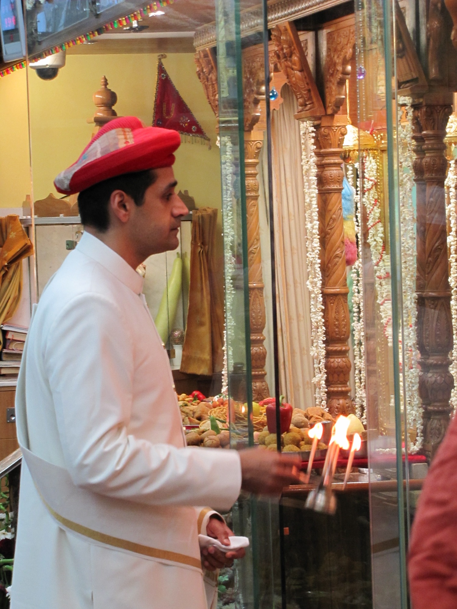 ©1987-2017 SKS Swaminarayan Temple East London
