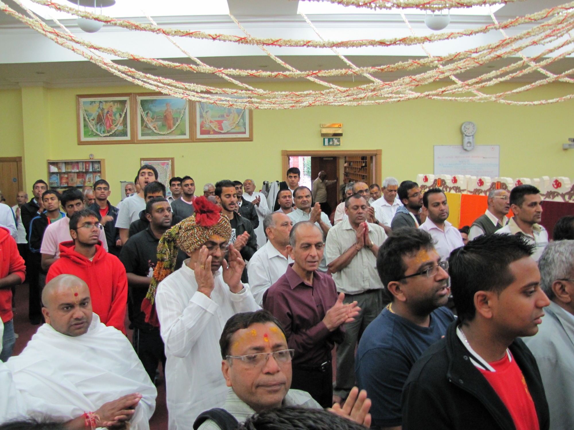 ©1987-2017 SKS Swaminarayan Temple East London