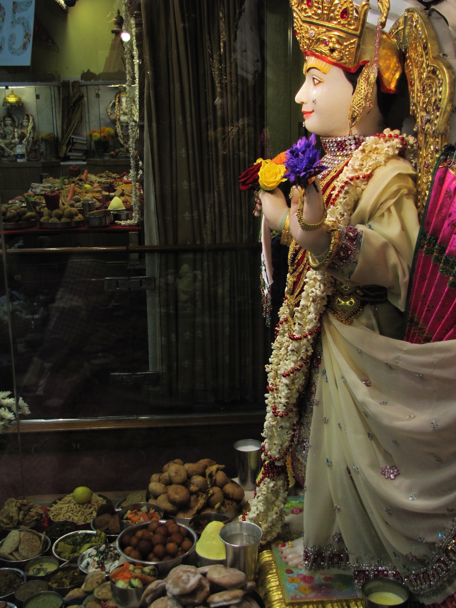 ©1987-2017 SKS Swaminarayan Temple East London