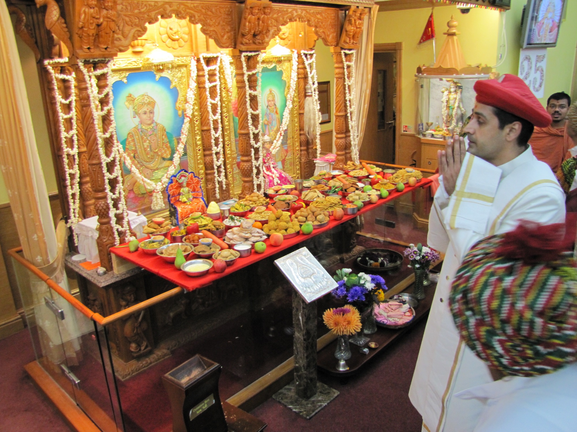 ©1987-2017 SKS Swaminarayan Temple East London