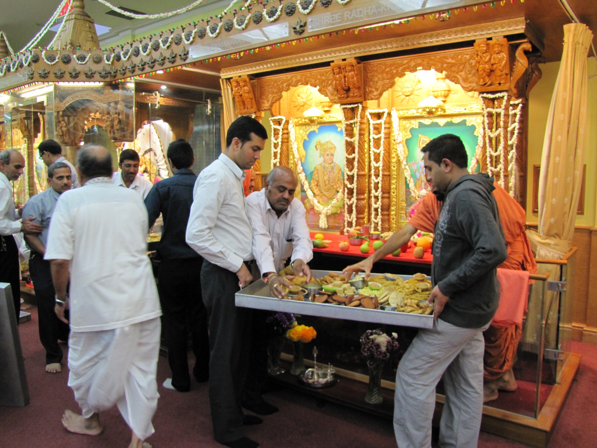 ©1987-2017 SKS Swaminarayan Temple East London