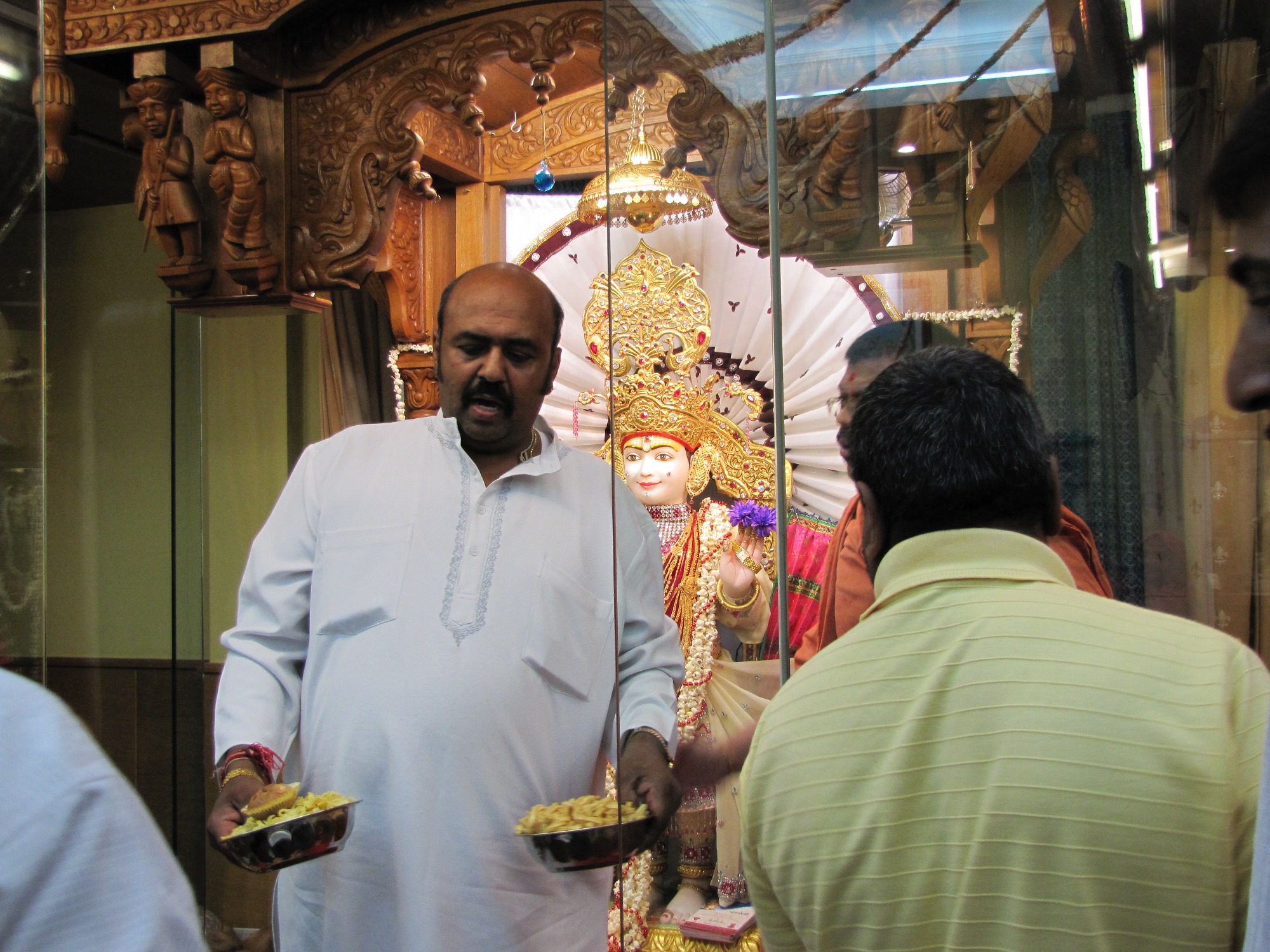©1987-2017 SKS Swaminarayan Temple East London