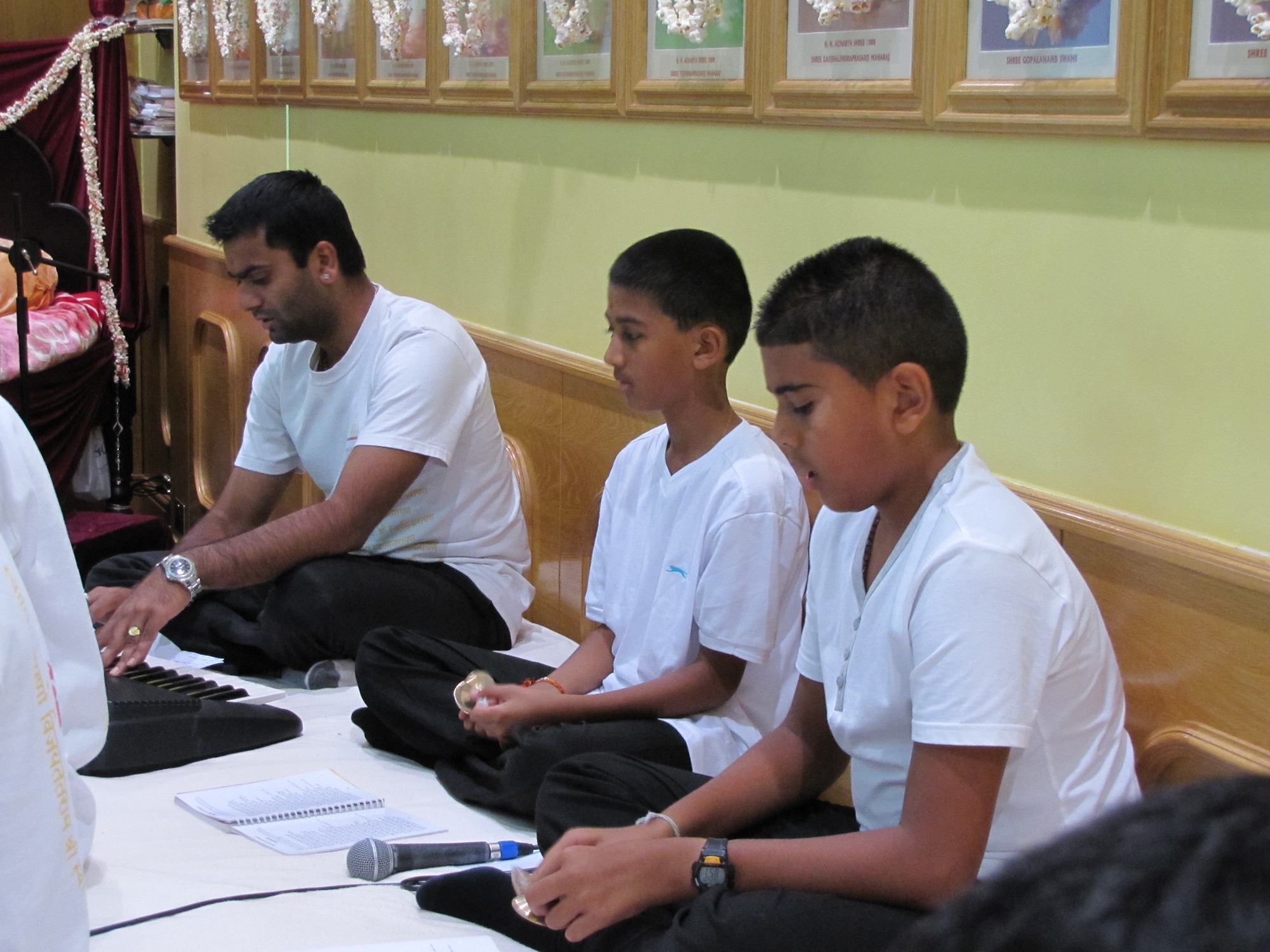 ©1987-2017 SKS Swaminarayan Temple East London