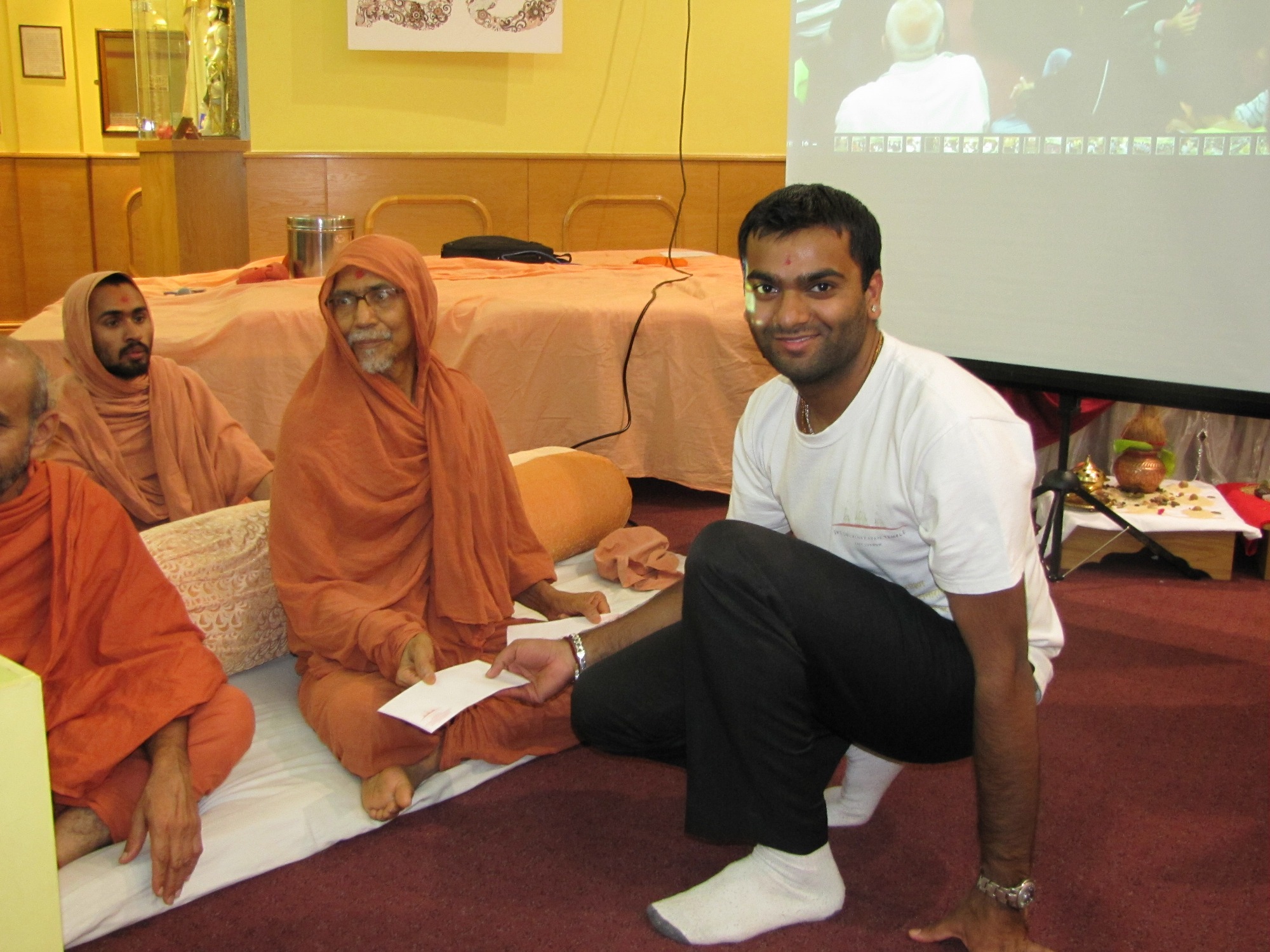 ©1987-2017 SKS Swaminarayan Temple East London