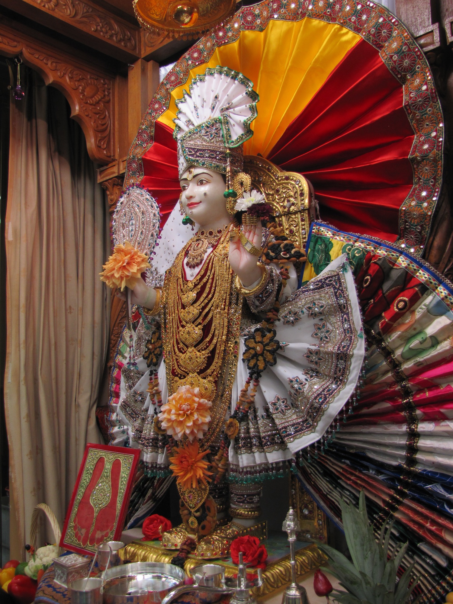©1987-2017 SKS Swaminarayan Temple East London