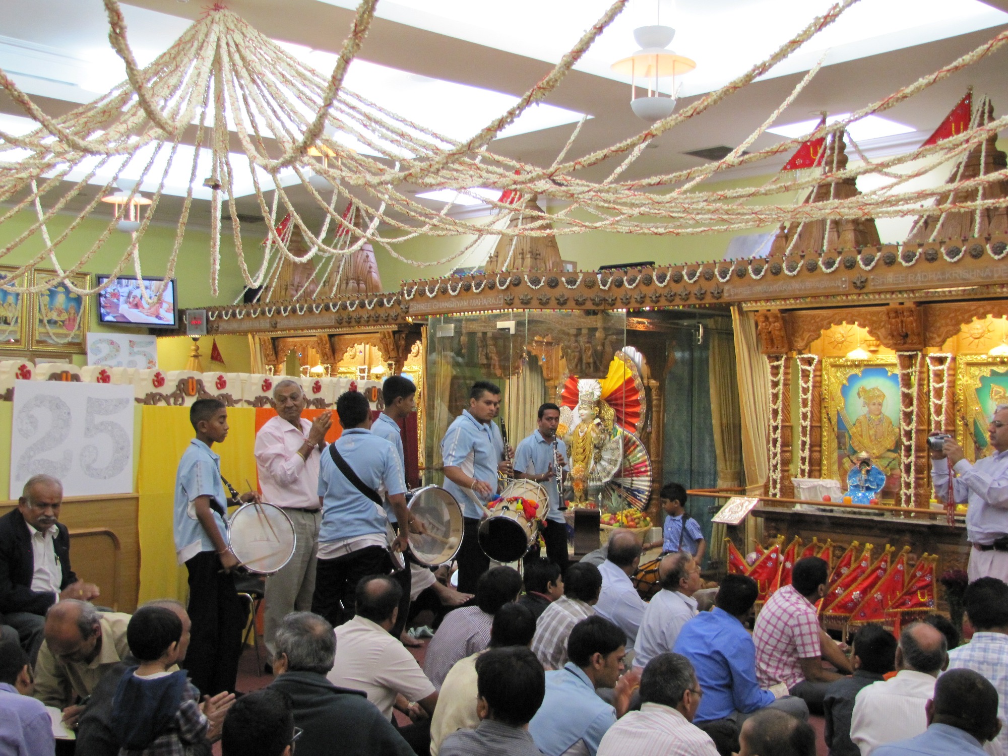 ©1987-2017 SKS Swaminarayan Temple East London