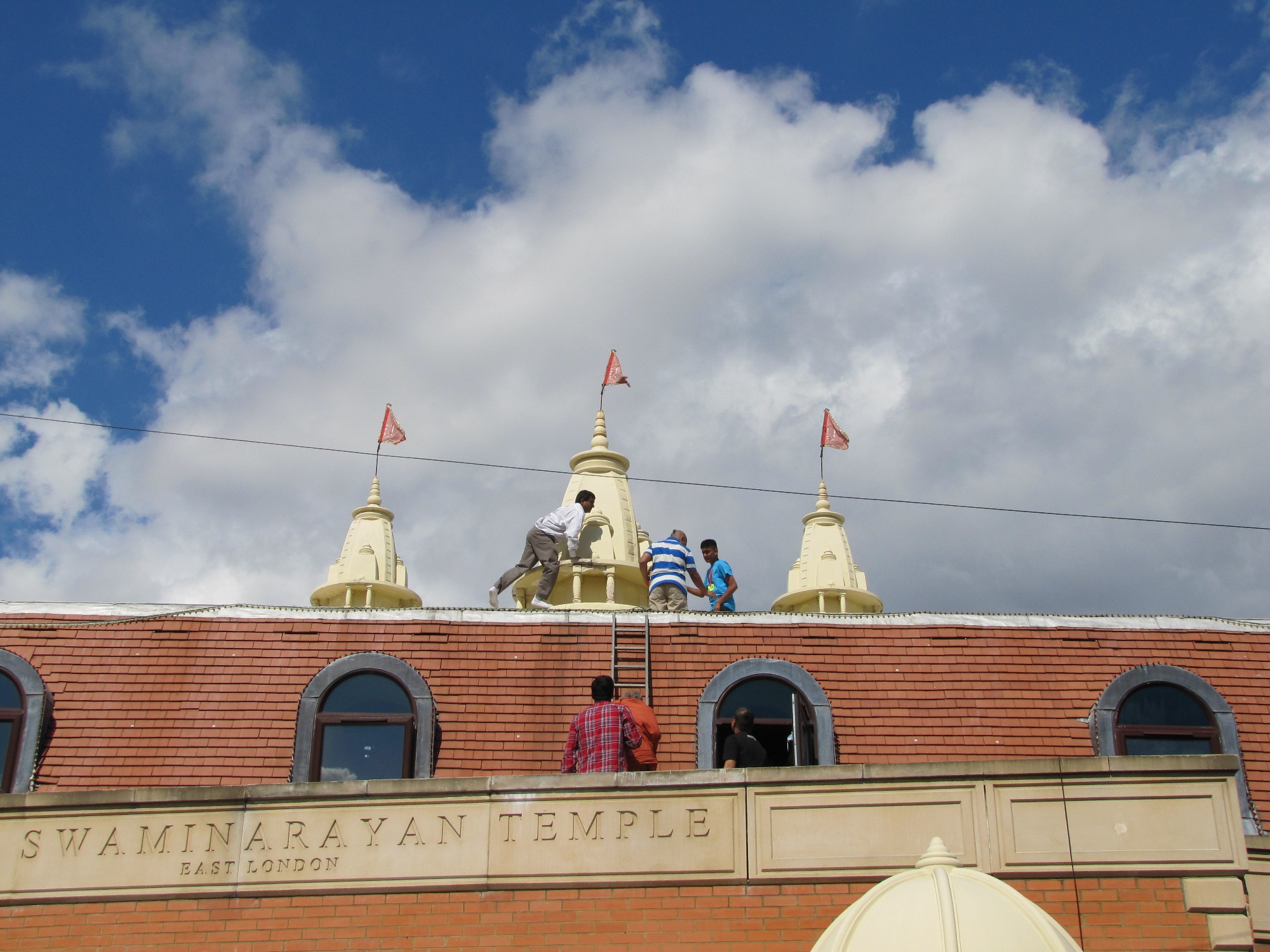©1987-2017 SKS Swaminarayan Temple East London