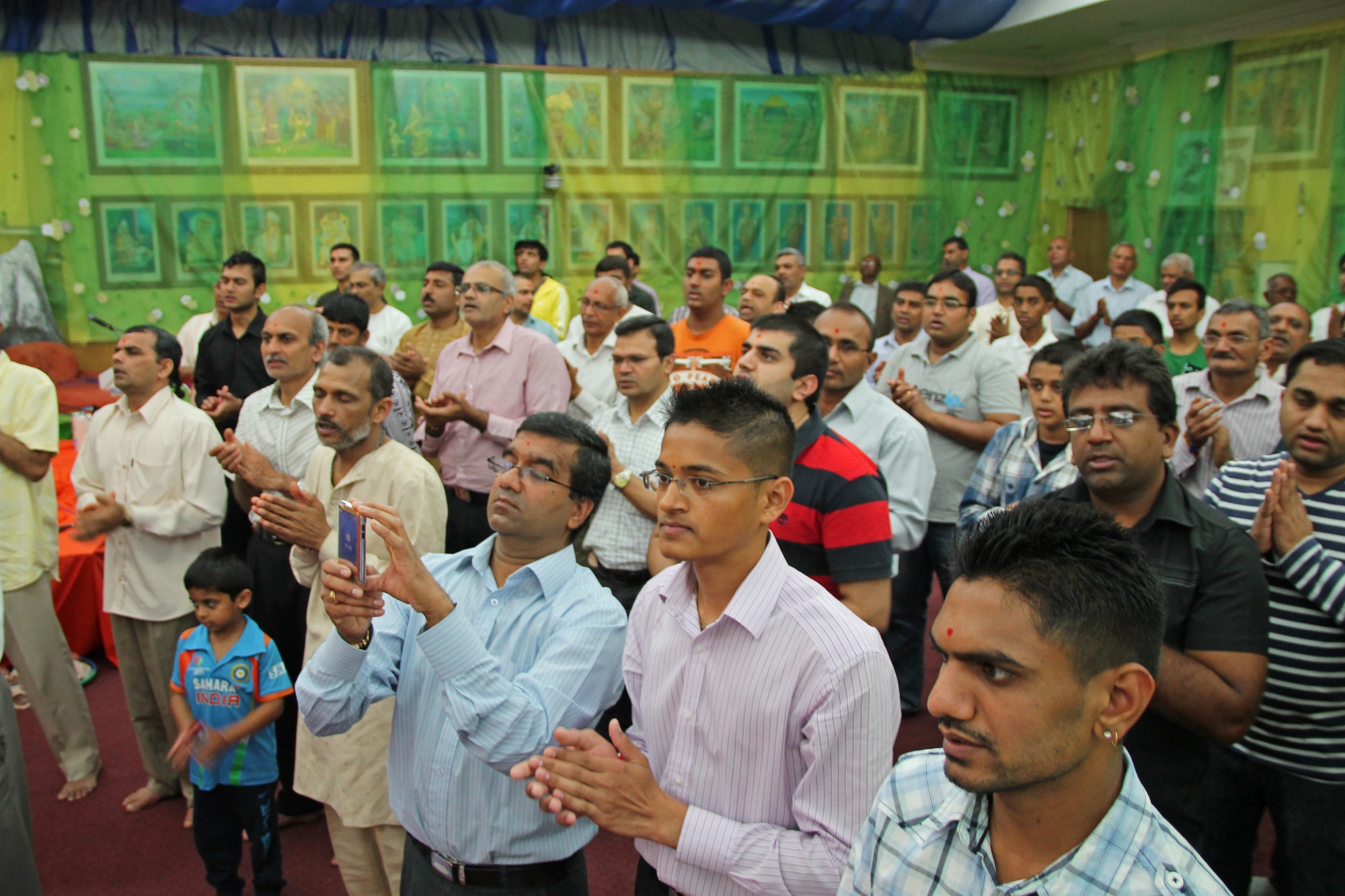 ©1987-2017 SKS Swaminarayan Temple East London