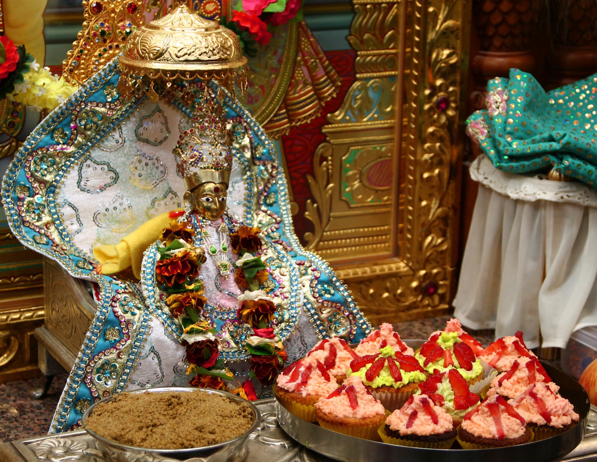©1987-2017 SKS Swaminarayan Temple East London