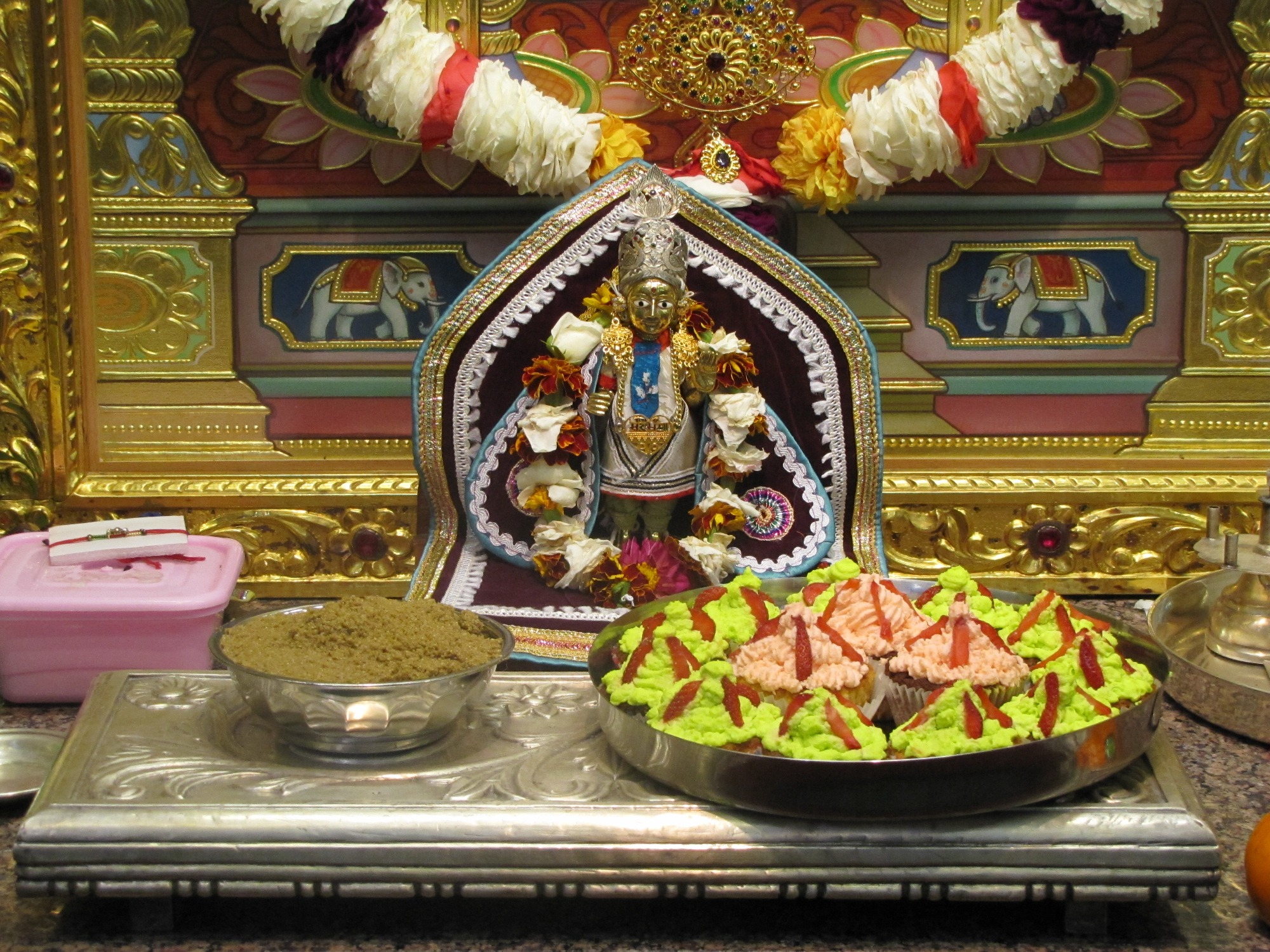 ©1987-2017 SKS Swaminarayan Temple East London