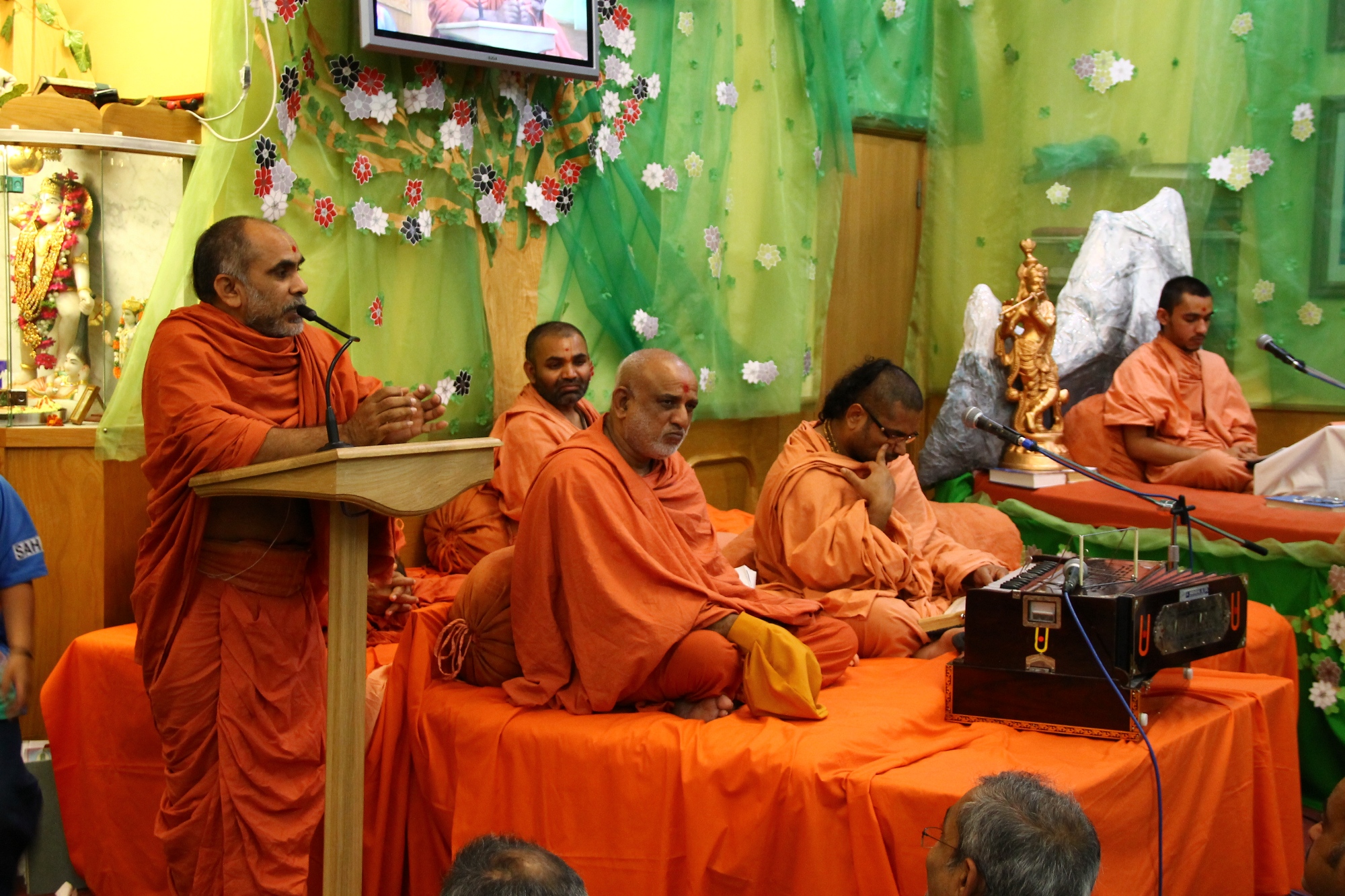 ©1987-2017 SKS Swaminarayan Temple East London