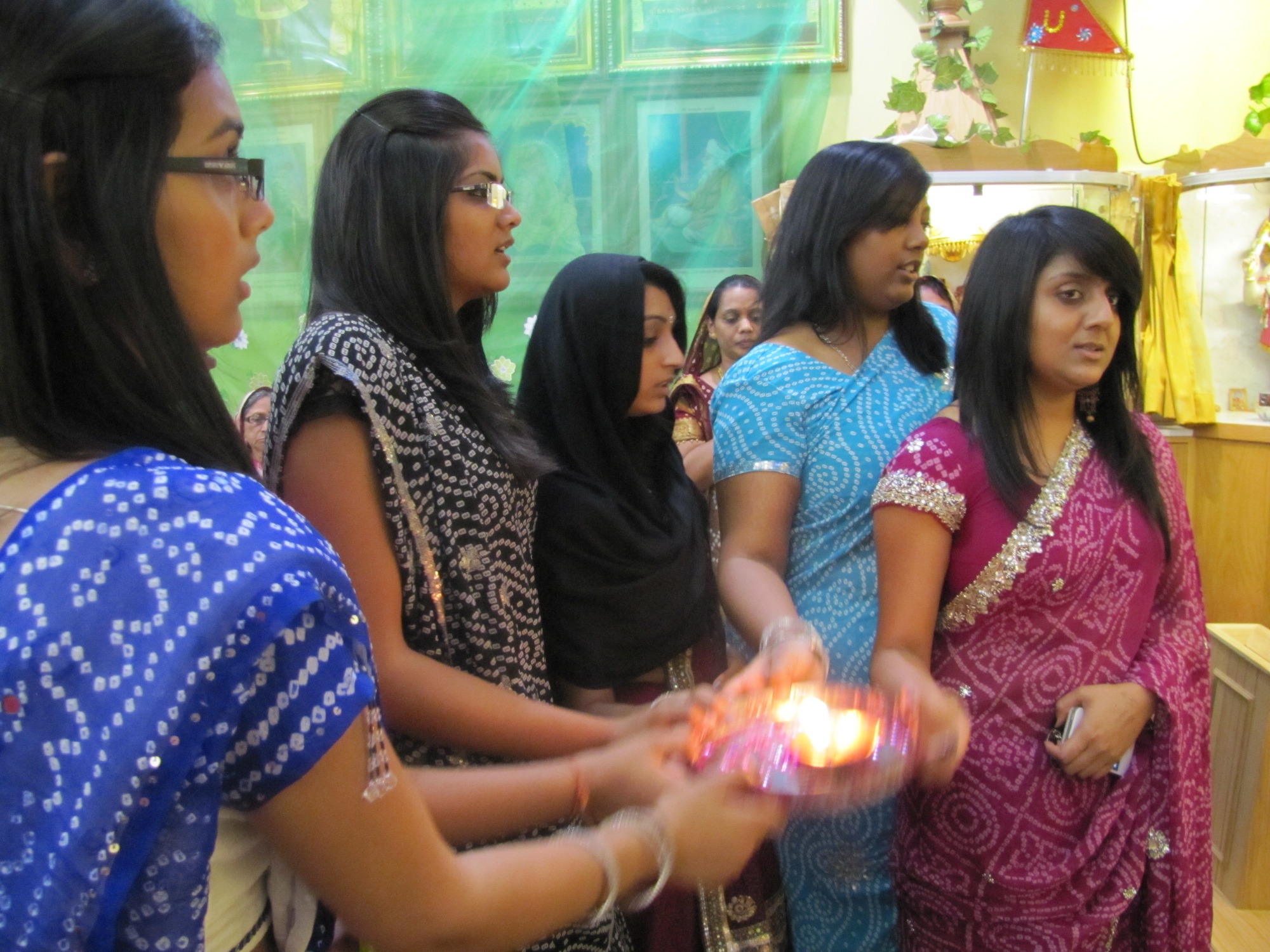 ©1987-2017 SKS Swaminarayan Temple East London