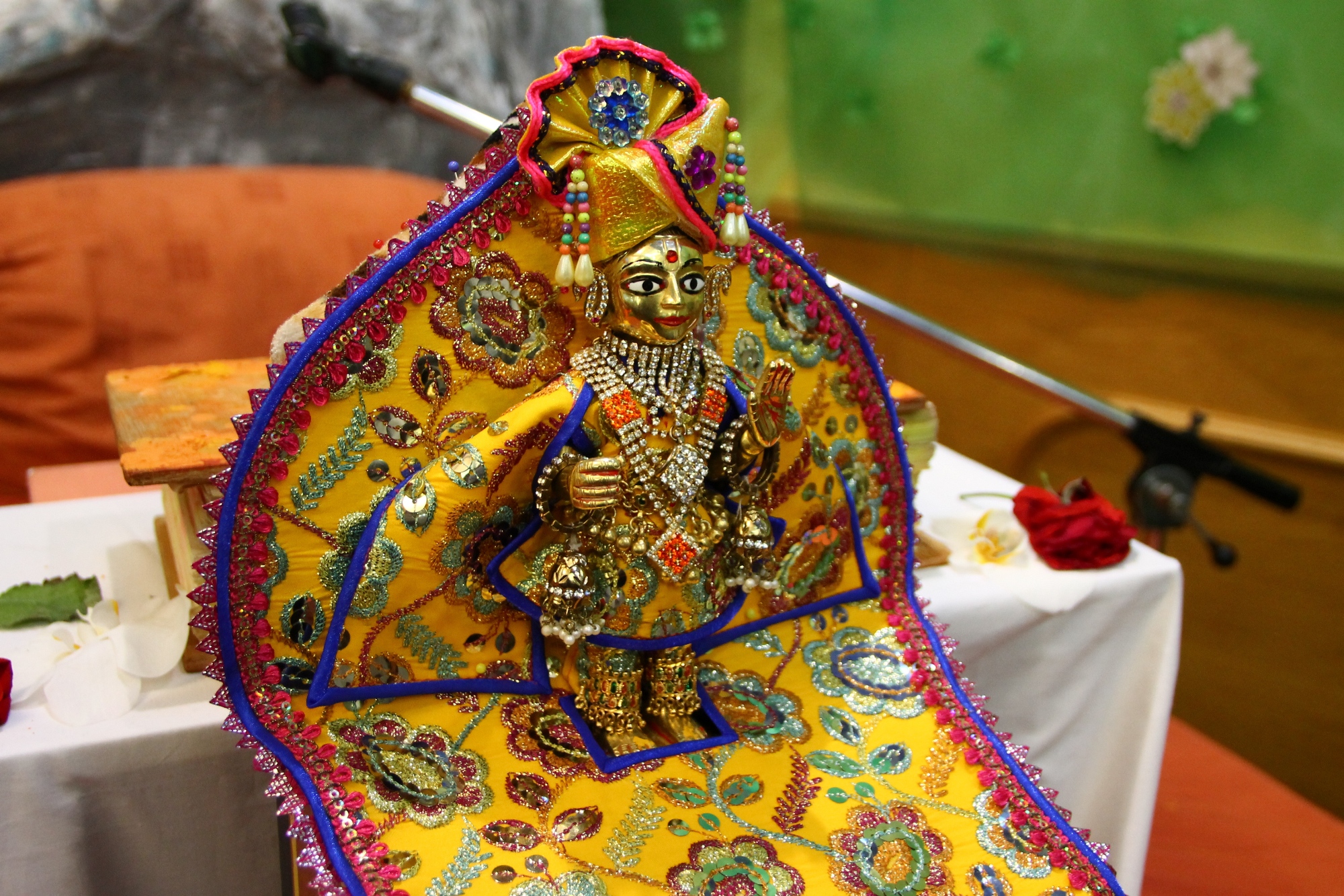 ©1987-2017 SKS Swaminarayan Temple East London