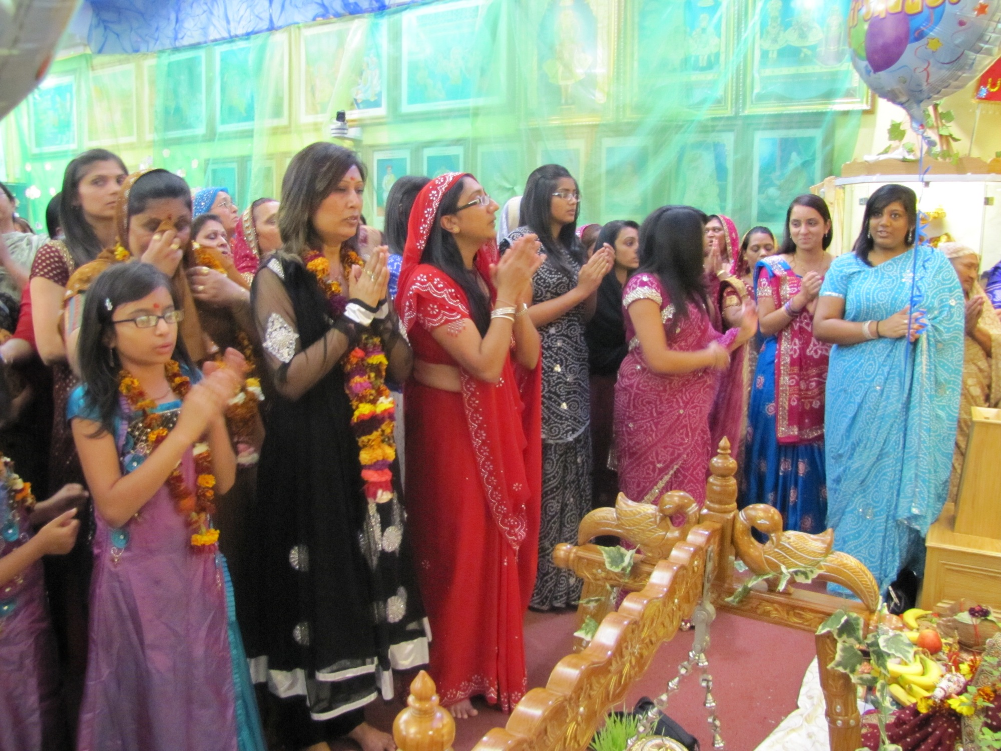 ©1987-2017 SKS Swaminarayan Temple East London