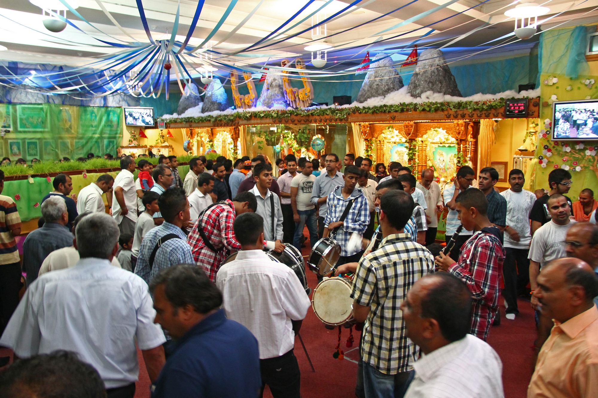 ©1987-2017 SKS Swaminarayan Temple East London