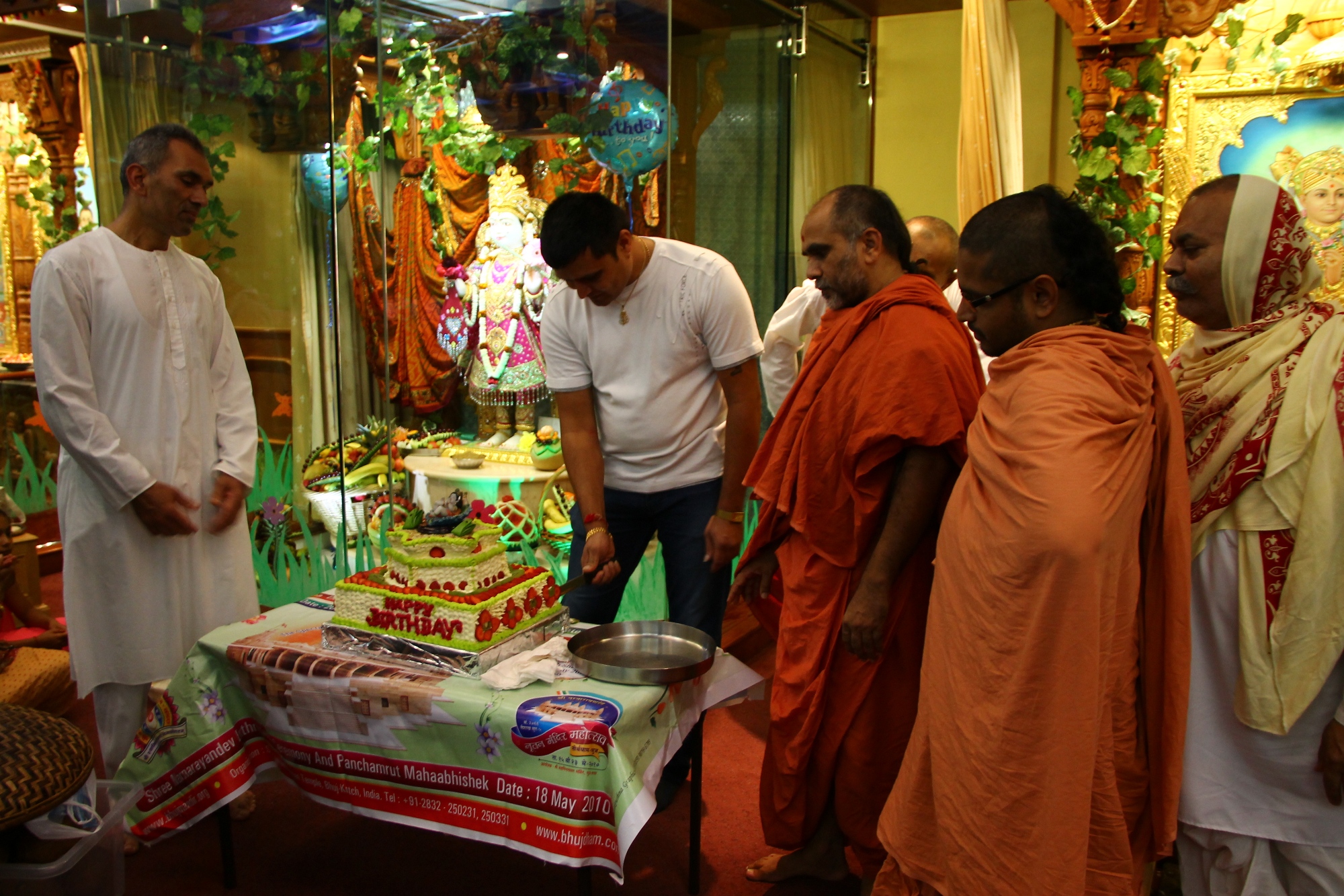 ©1987-2017 SKS Swaminarayan Temple East London