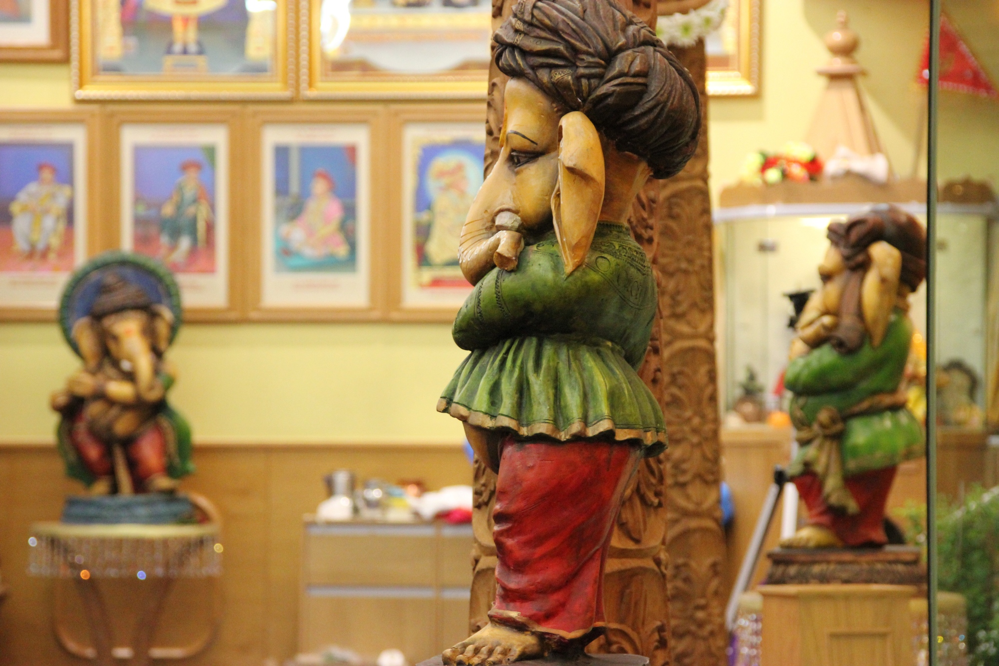 ©1987-2017 SKS Swaminarayan Temple East London