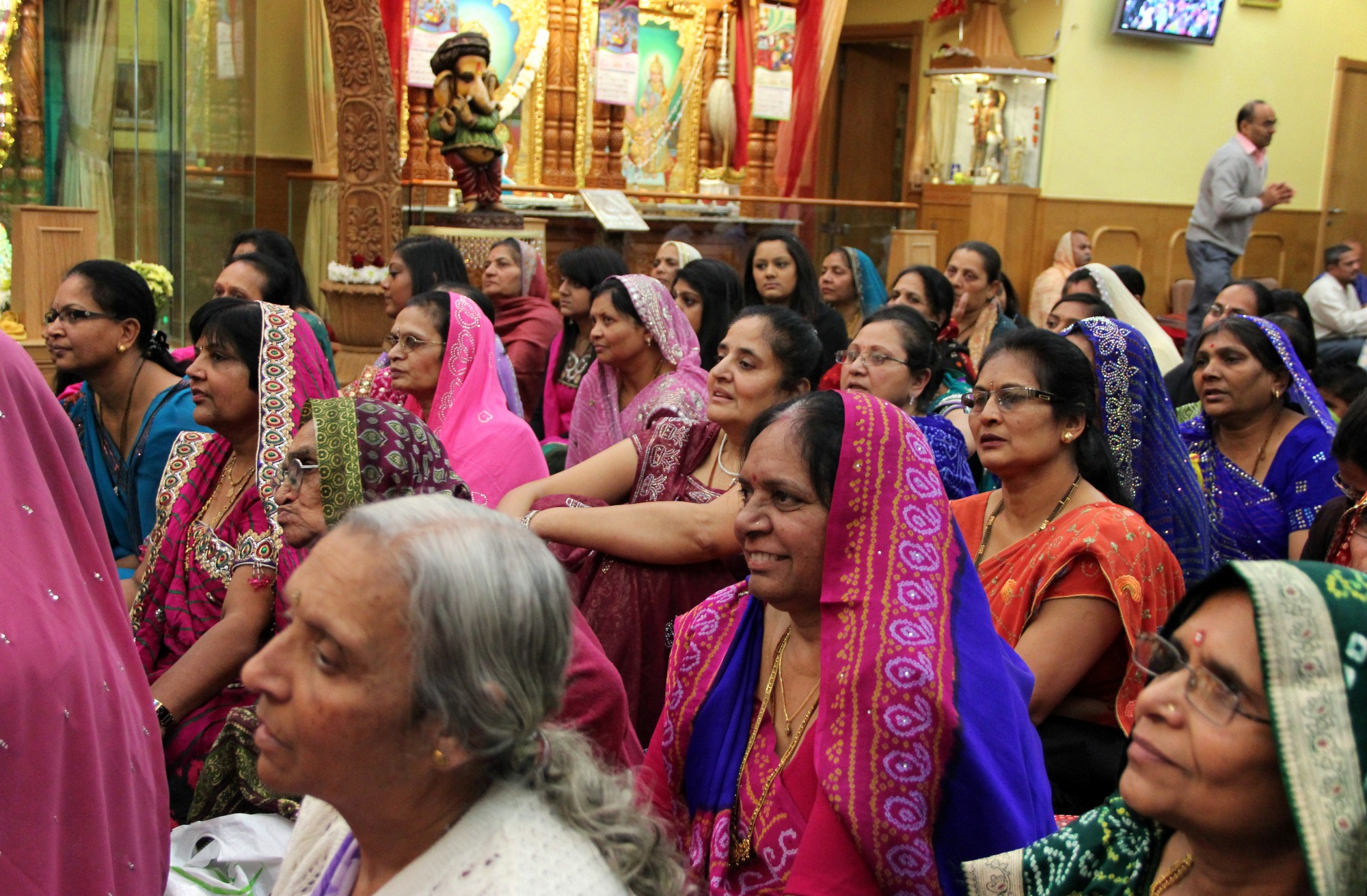 ©1987-2017 SKS Swaminarayan Temple East London
