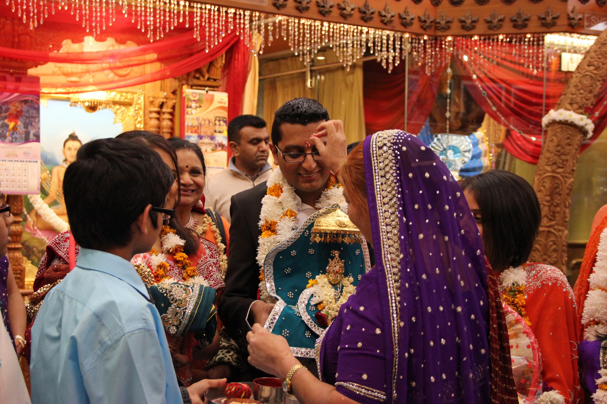 ©1987-2017 SKS Swaminarayan Temple East London
