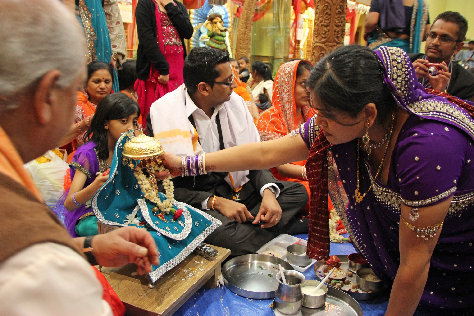 ©1987-2017 SKS Swaminarayan Temple East London