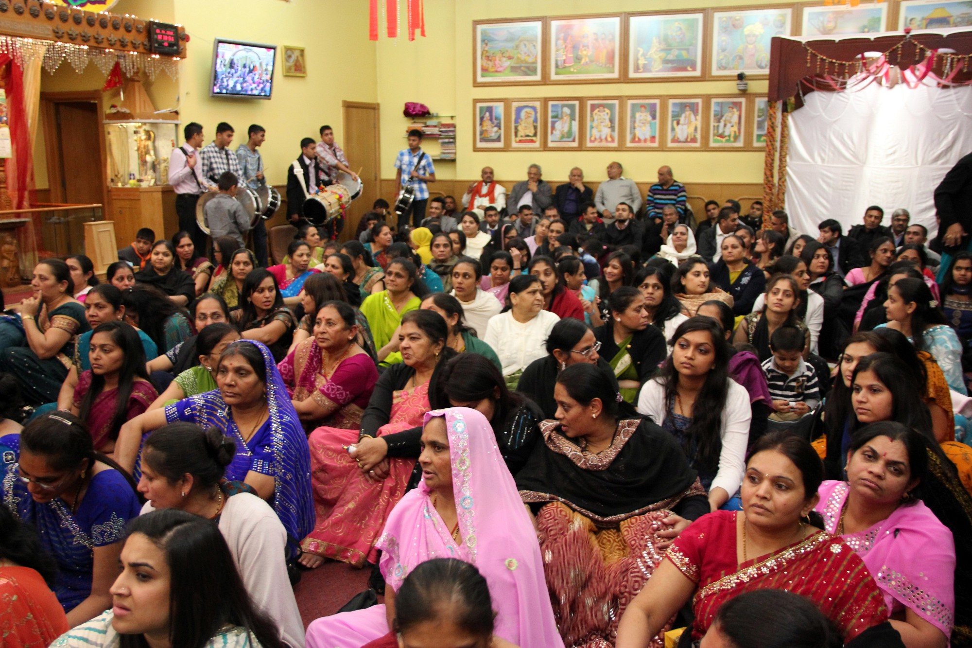©1987-2017 SKS Swaminarayan Temple East London