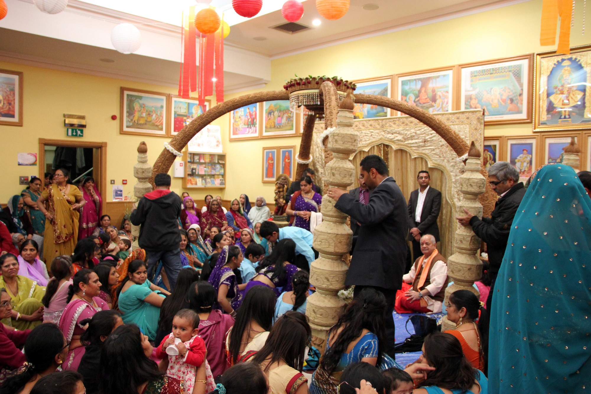 ©1987-2017 SKS Swaminarayan Temple East London