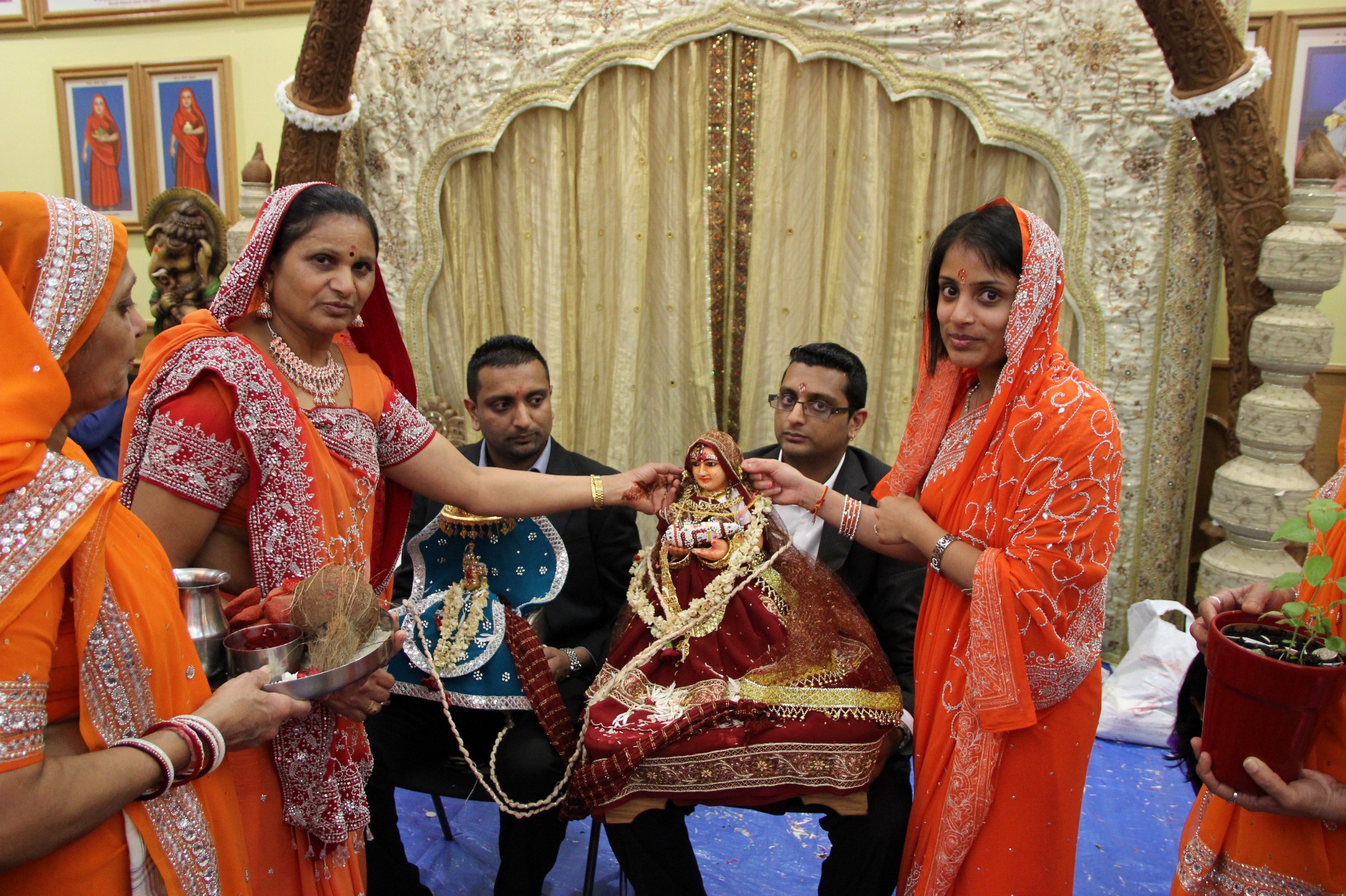 ©1987-2017 SKS Swaminarayan Temple East London