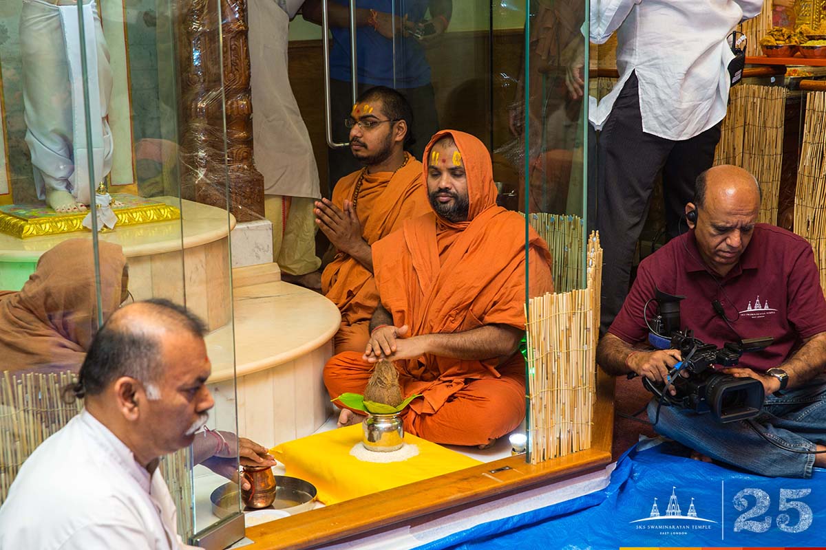 ©1987-2017 SKS Swaminarayan Temple East London