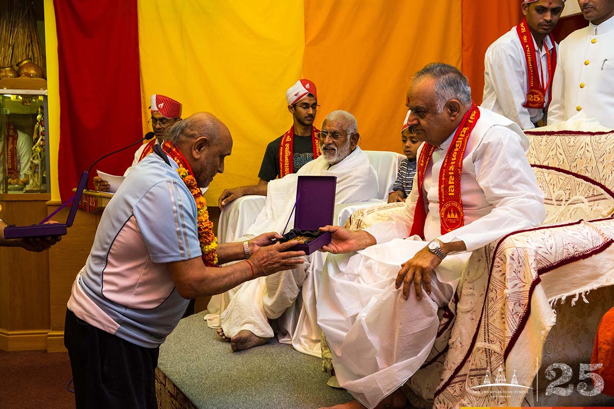 ©1987-2017 SKS Swaminarayan Temple East London