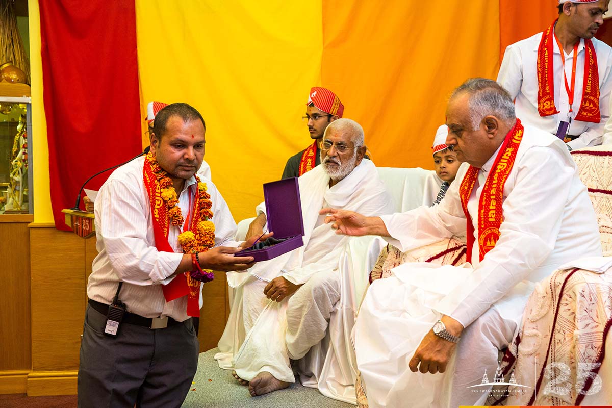 ©1987-2017 SKS Swaminarayan Temple East London