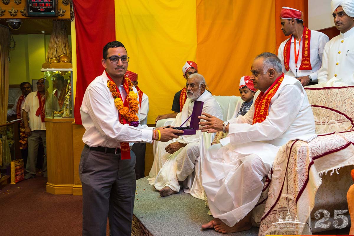 ©1987-2017 SKS Swaminarayan Temple East London