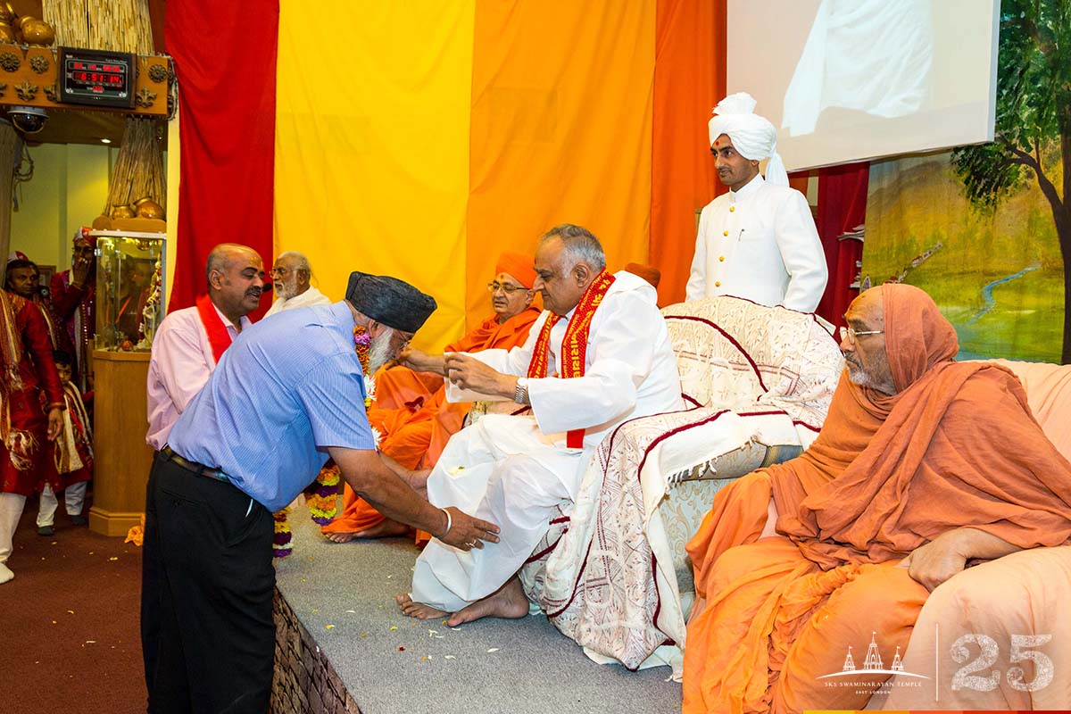©1987-2017 SKS Swaminarayan Temple East London