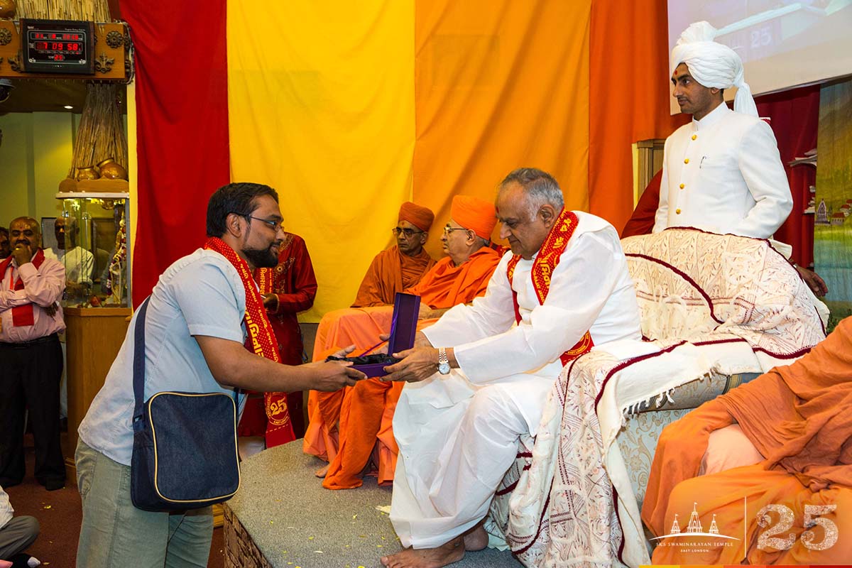 ©1987-2017 SKS Swaminarayan Temple East London