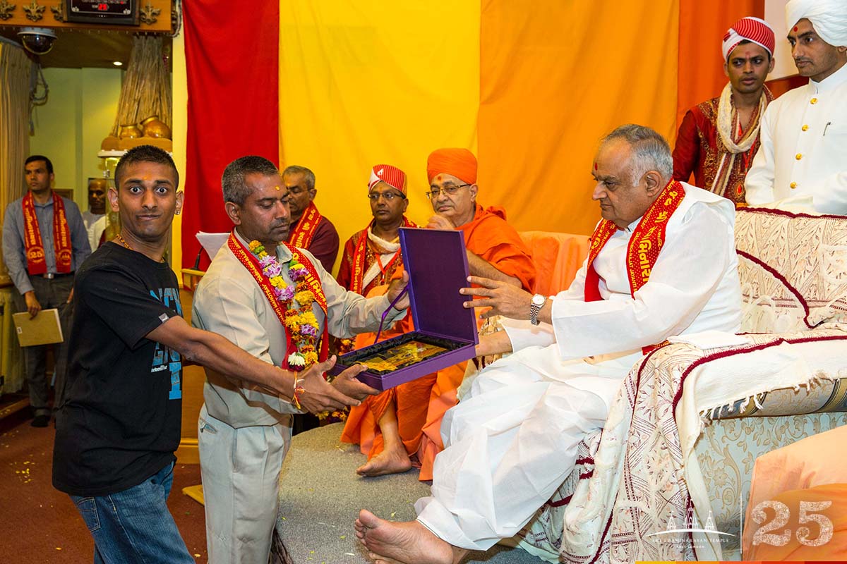 ©1987-2017 SKS Swaminarayan Temple East London