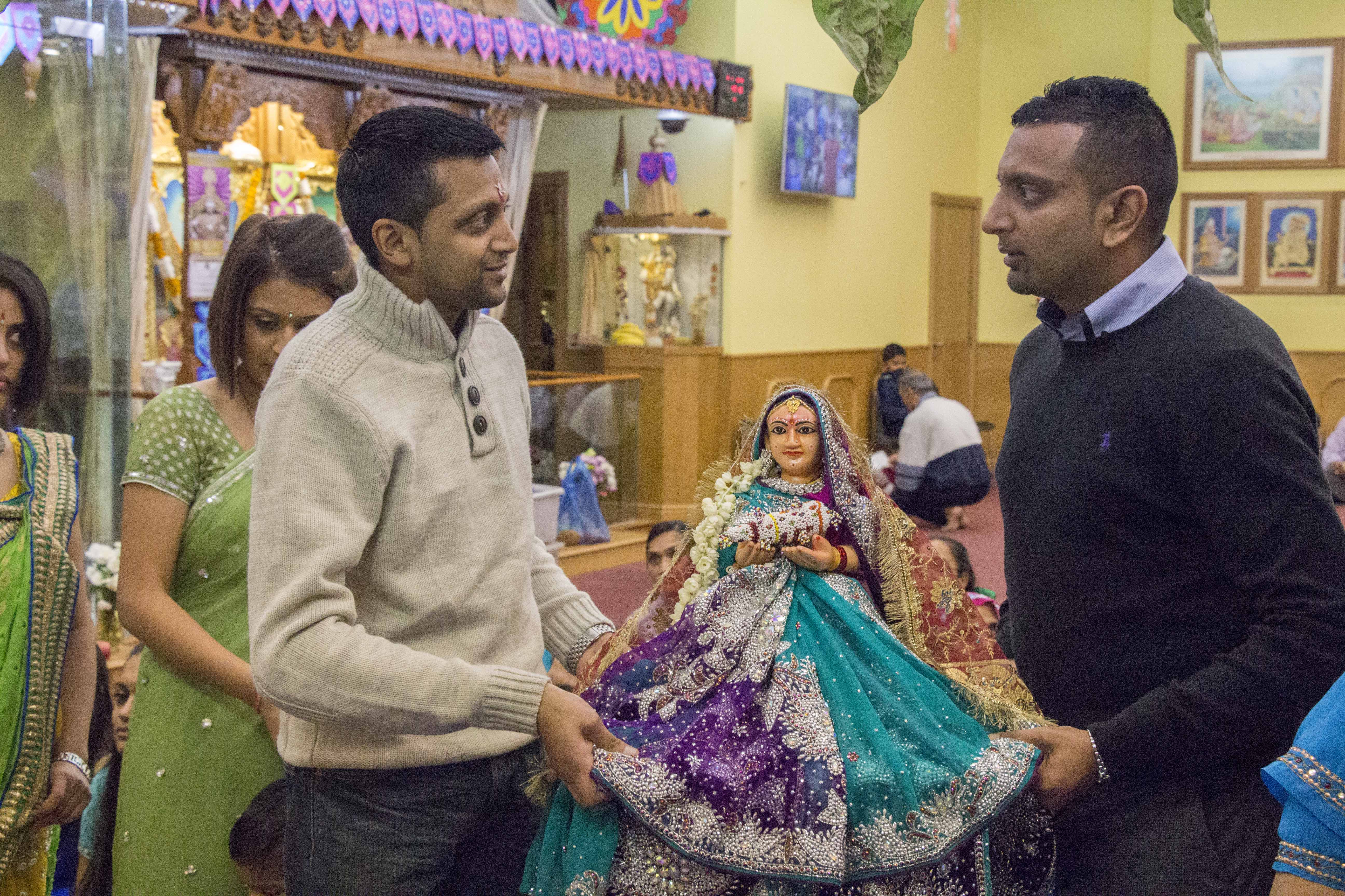 ©1987-2017 SKS Swaminarayan Temple East London