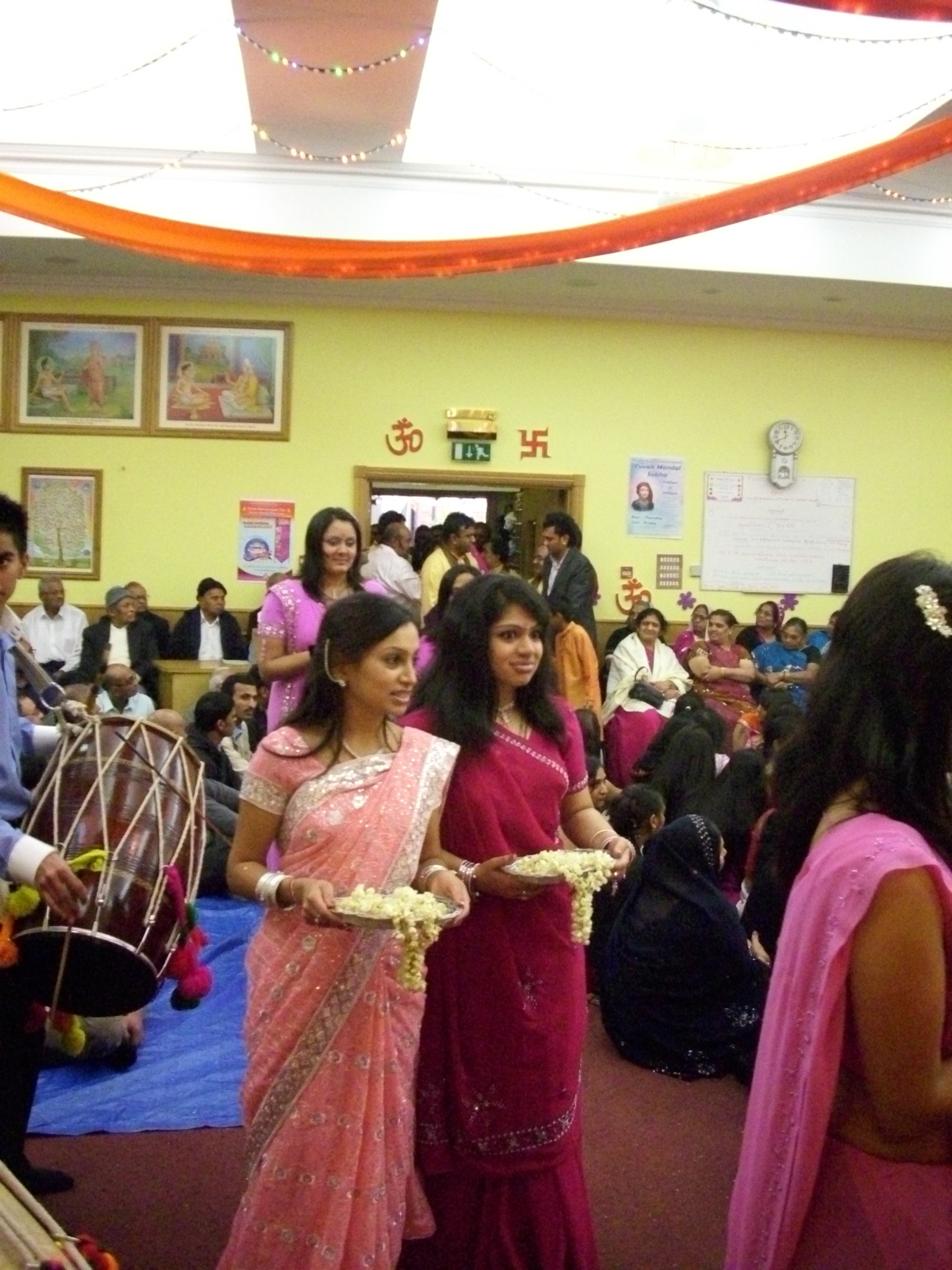 ©1987-2017 SKS Swaminarayan Temple East London