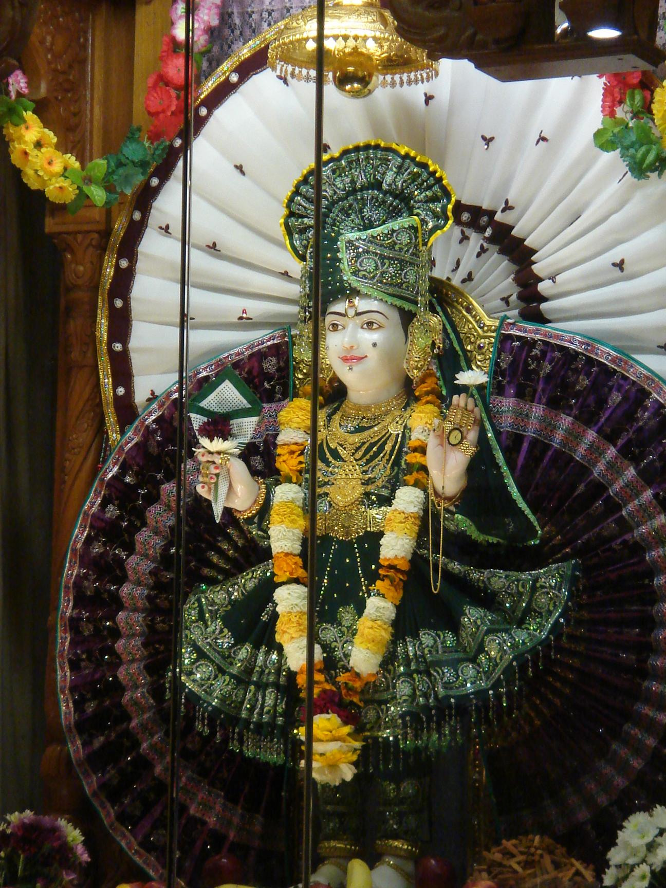 ©1987-2017 SKS Swaminarayan Temple East London