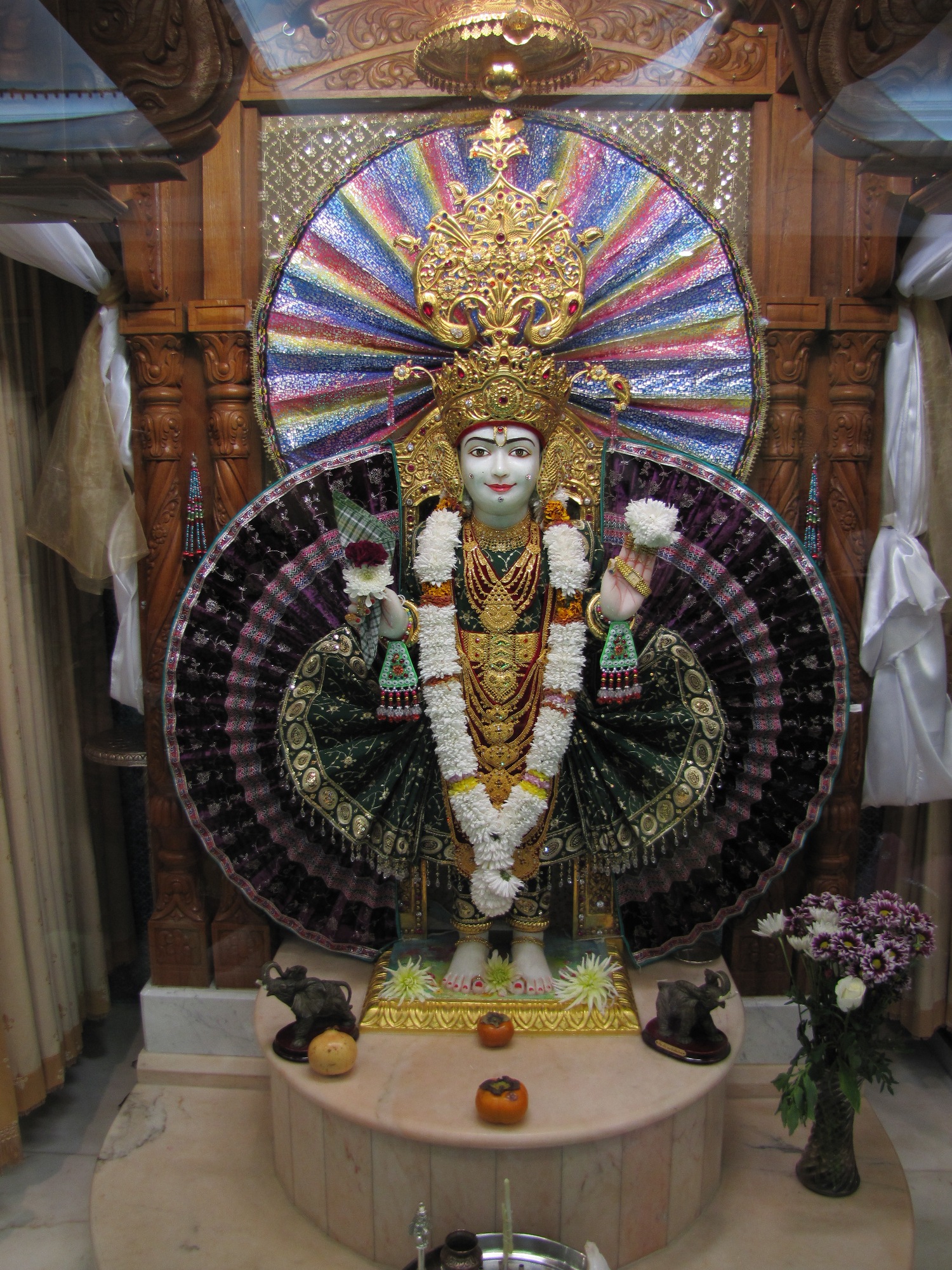 ©1987-2017 SKS Swaminarayan Temple East London