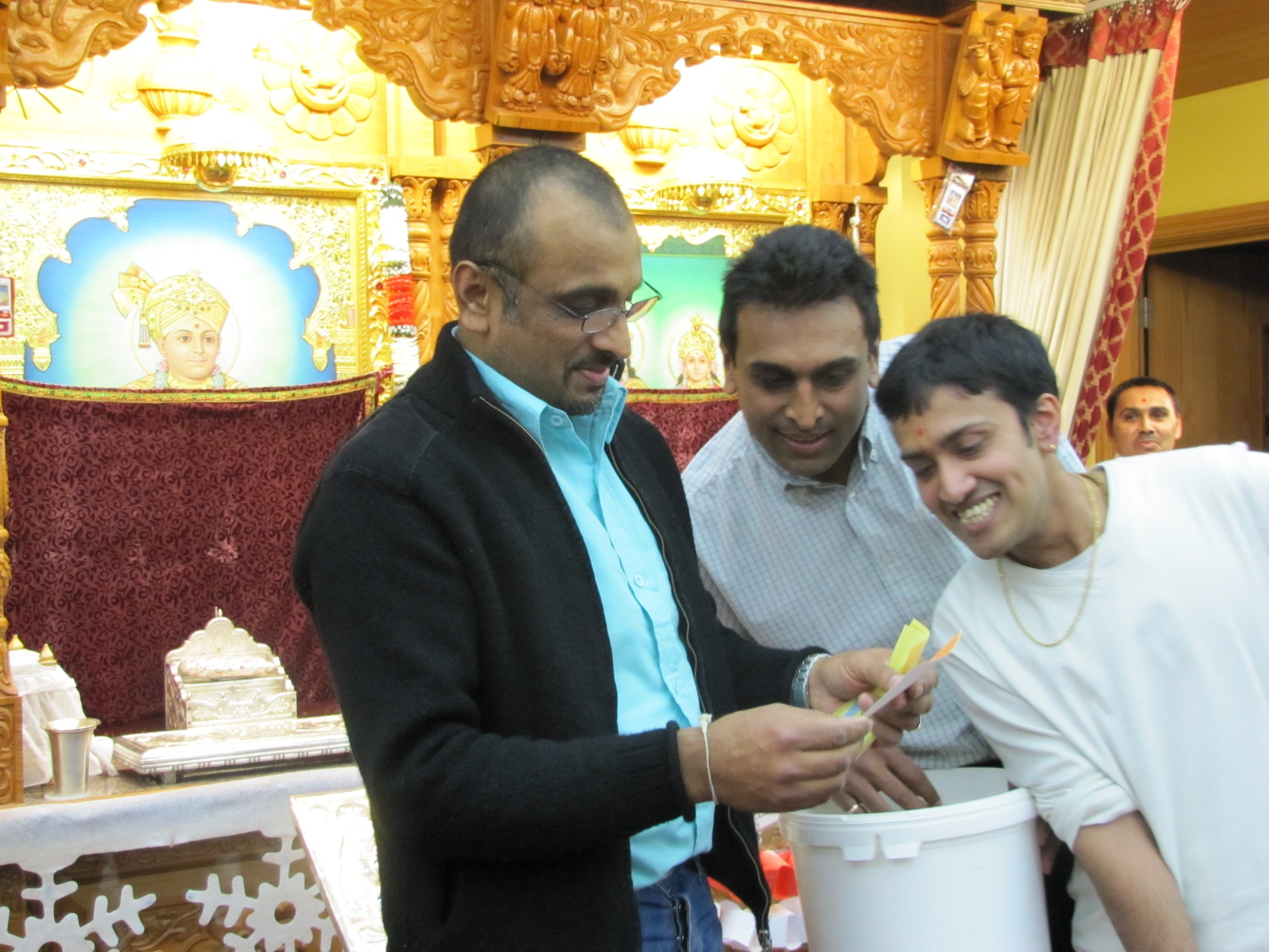 ©1987-2017 SKS Swaminarayan Temple East London