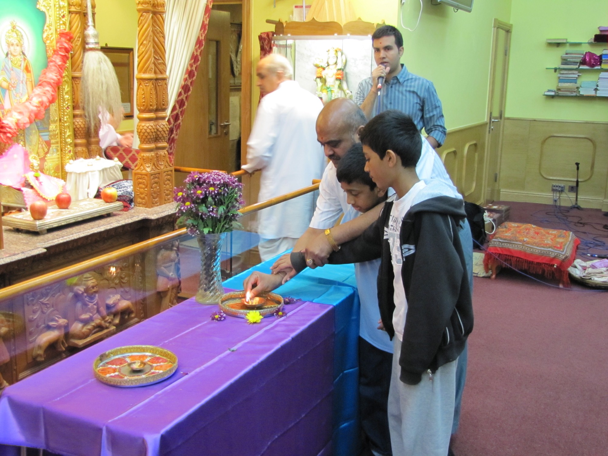 ©1987-2017 SKS Swaminarayan Temple East London