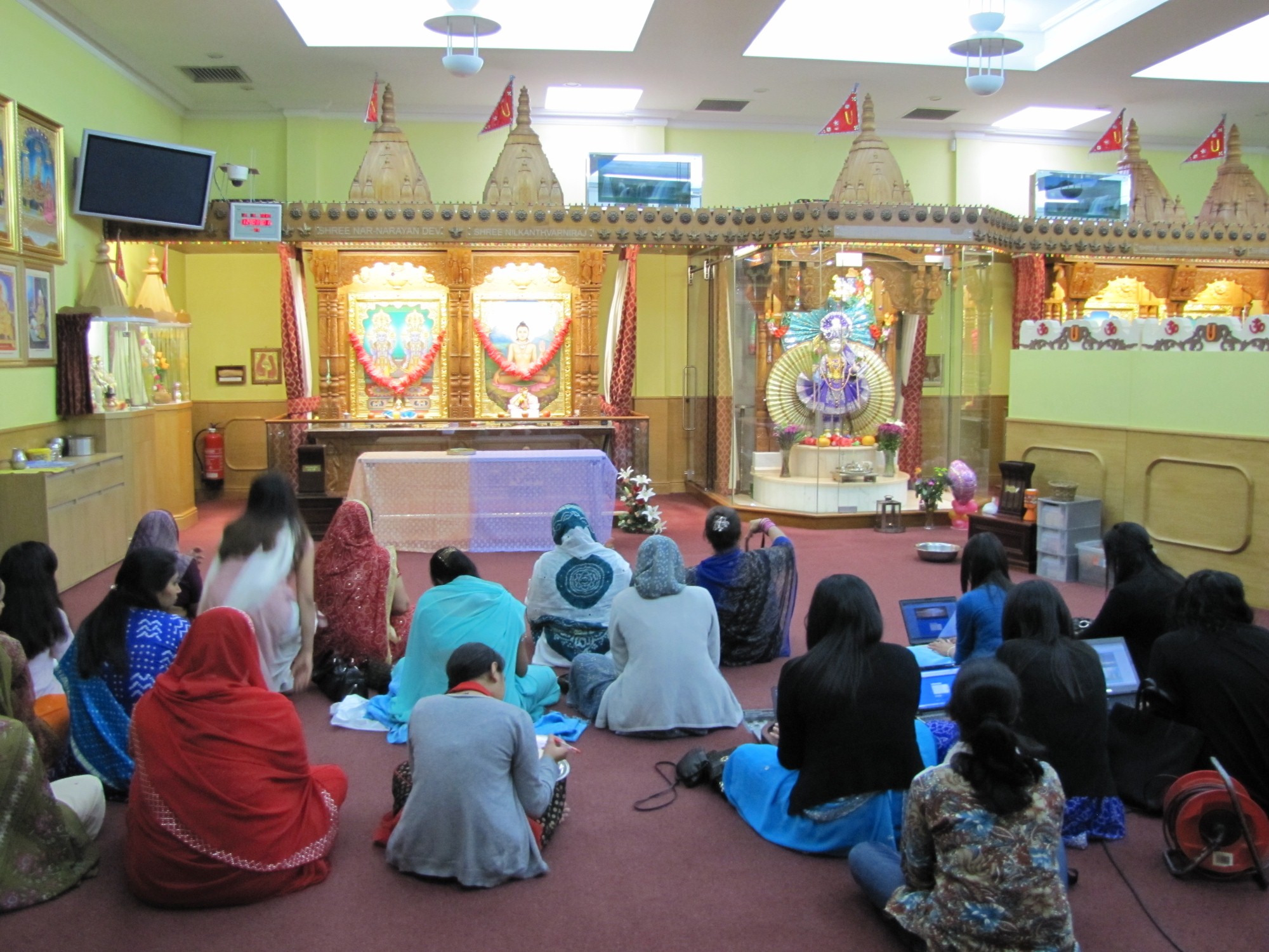 ©1987-2017 SKS Swaminarayan Temple East London