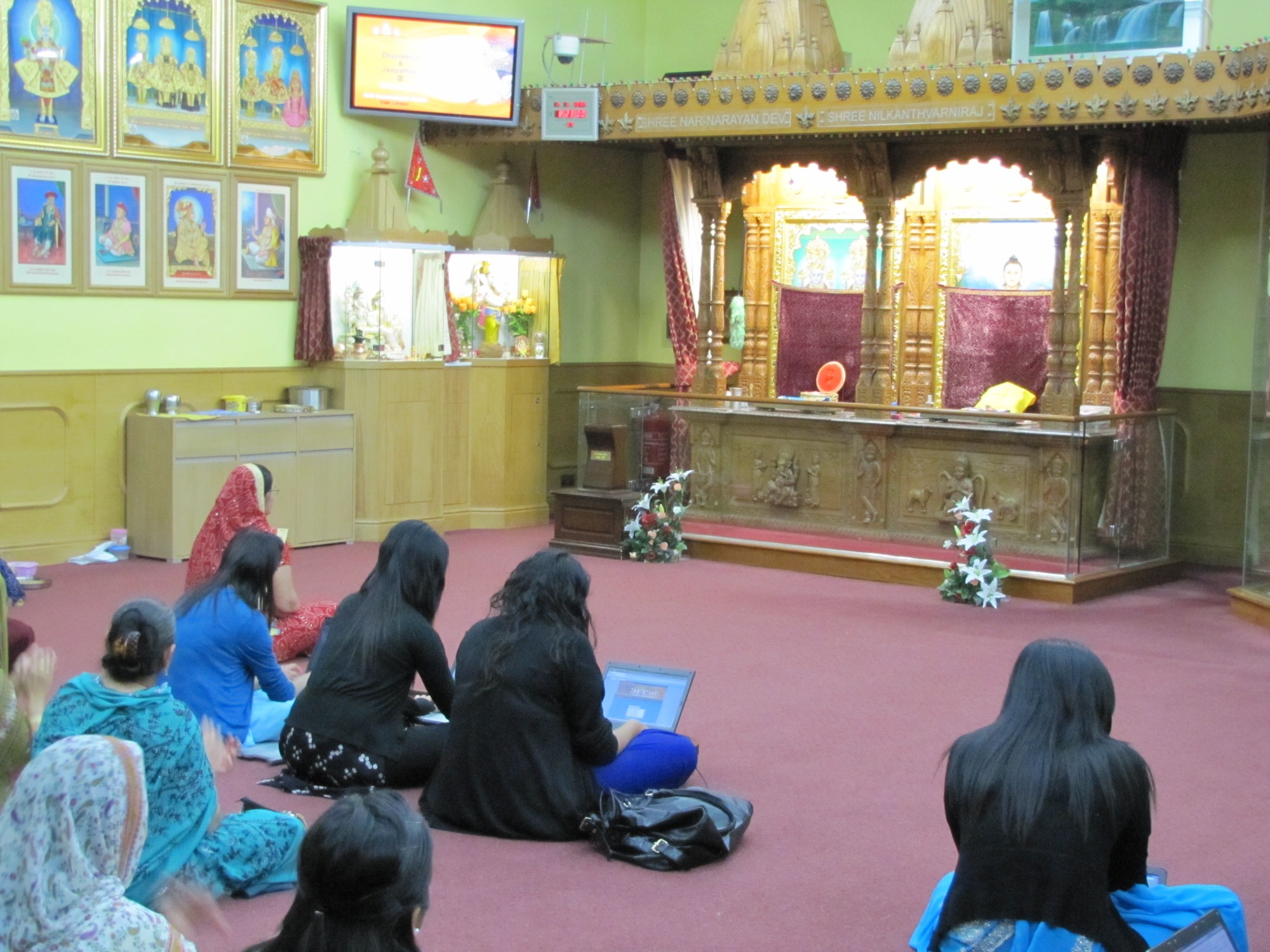 ©1987-2017 SKS Swaminarayan Temple East London
