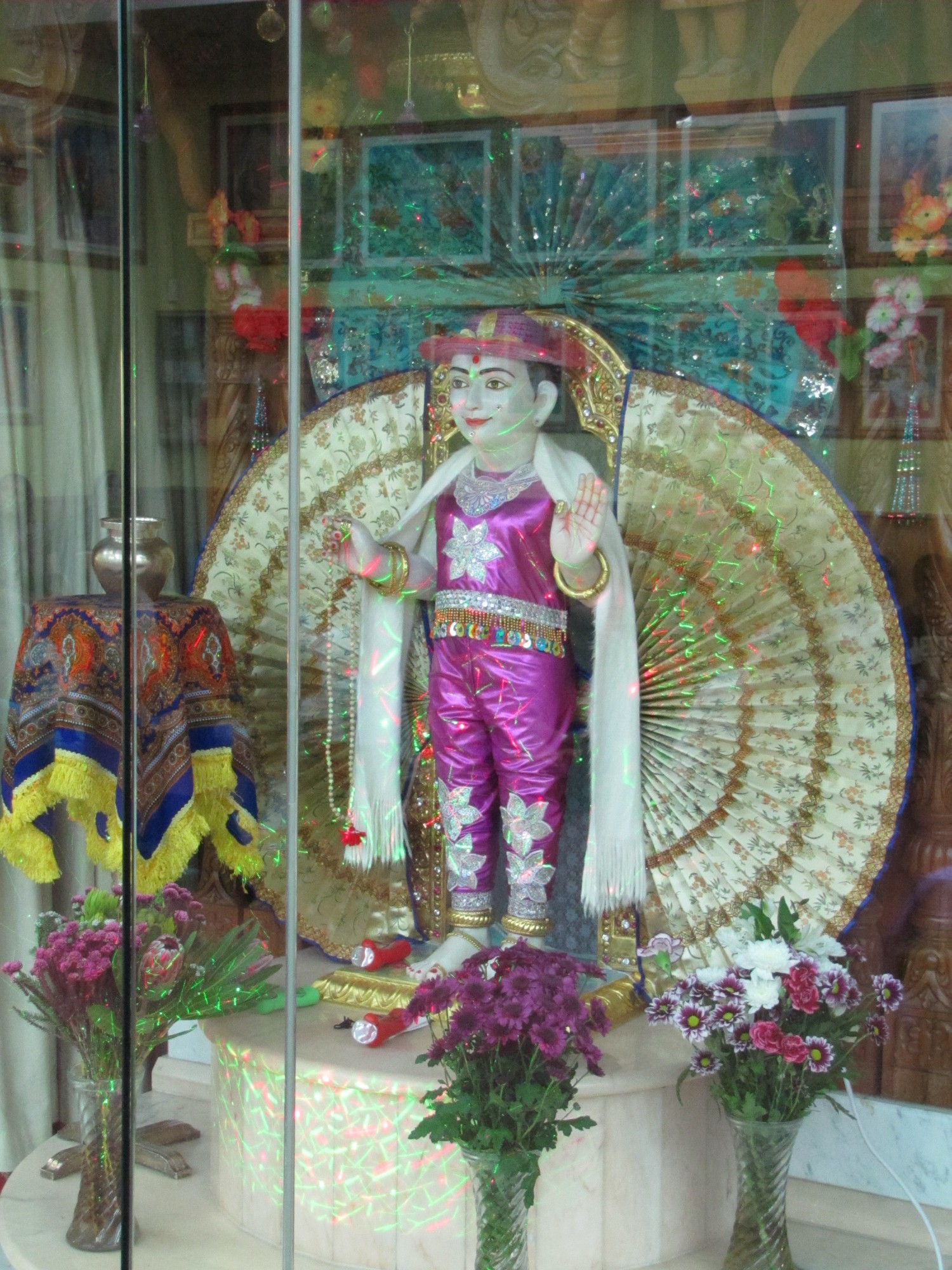 ©1987-2017 SKS Swaminarayan Temple East London