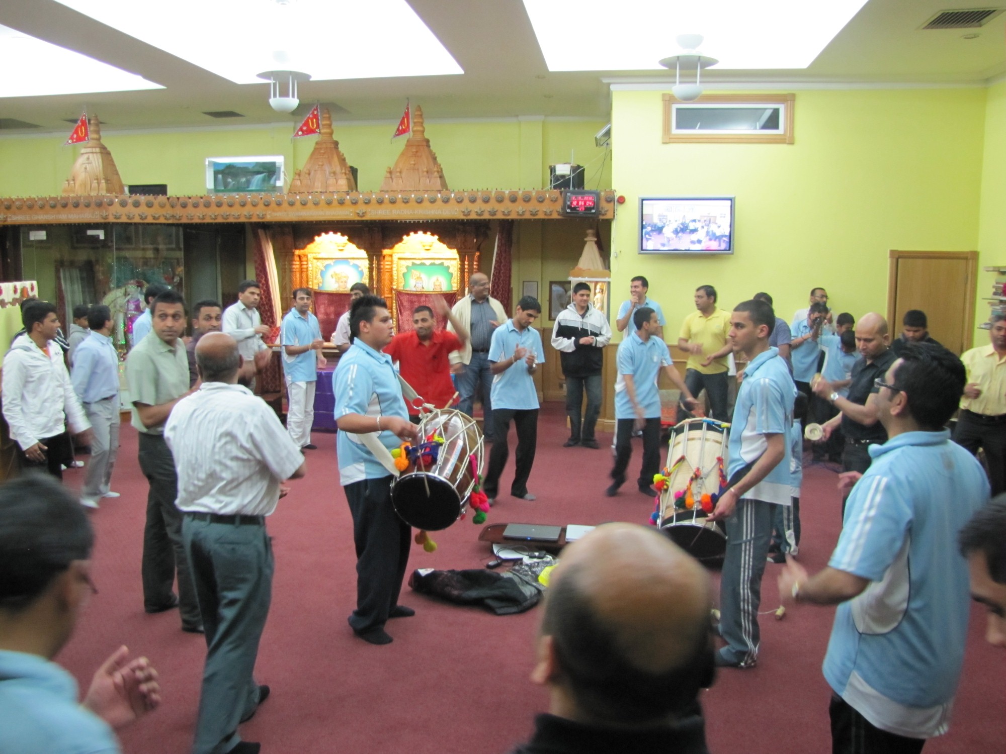 ©1987-2017 SKS Swaminarayan Temple East London