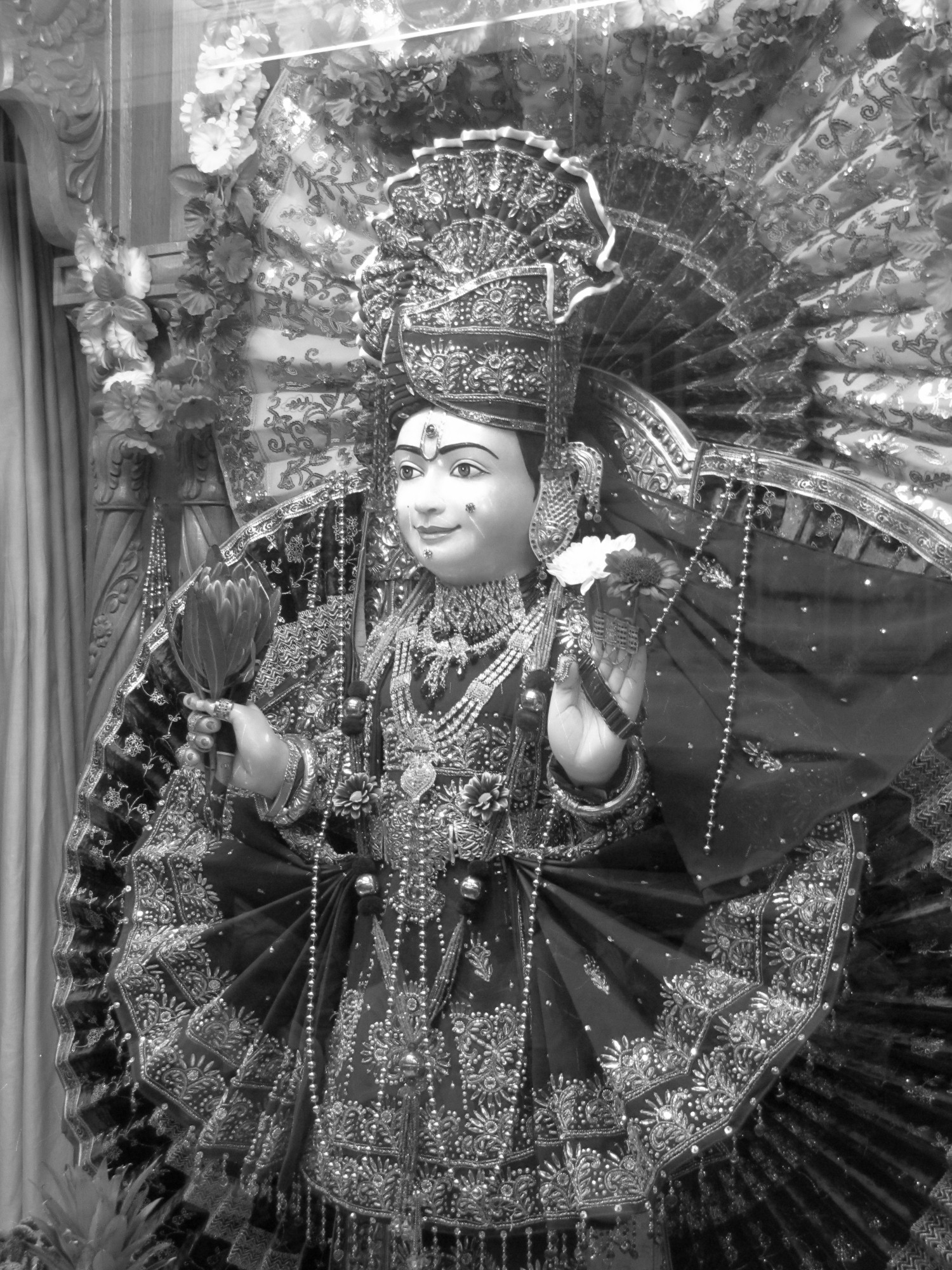 ©1987-2017 SKS Swaminarayan Temple East London