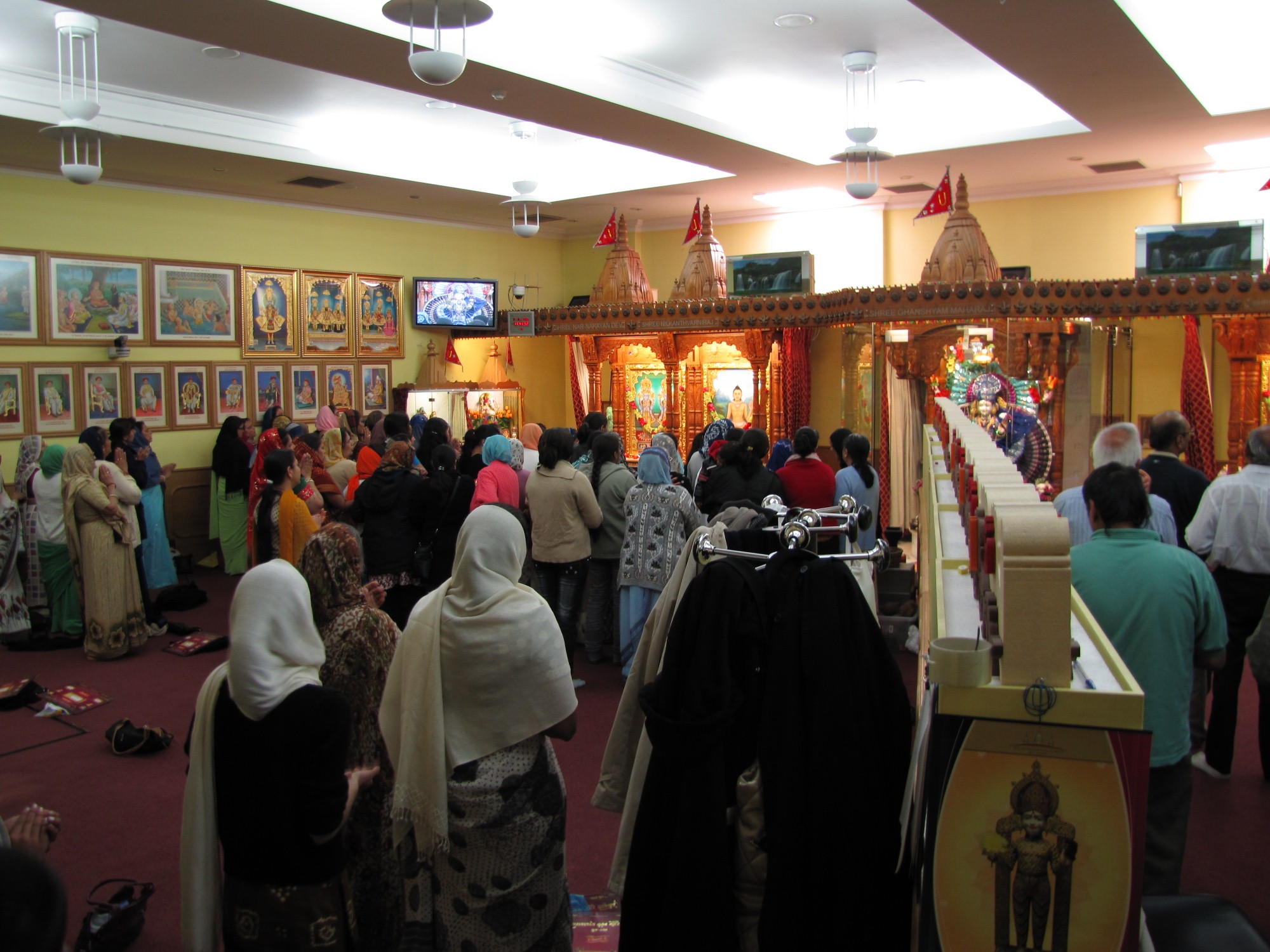 ©1987-2017 SKS Swaminarayan Temple East London