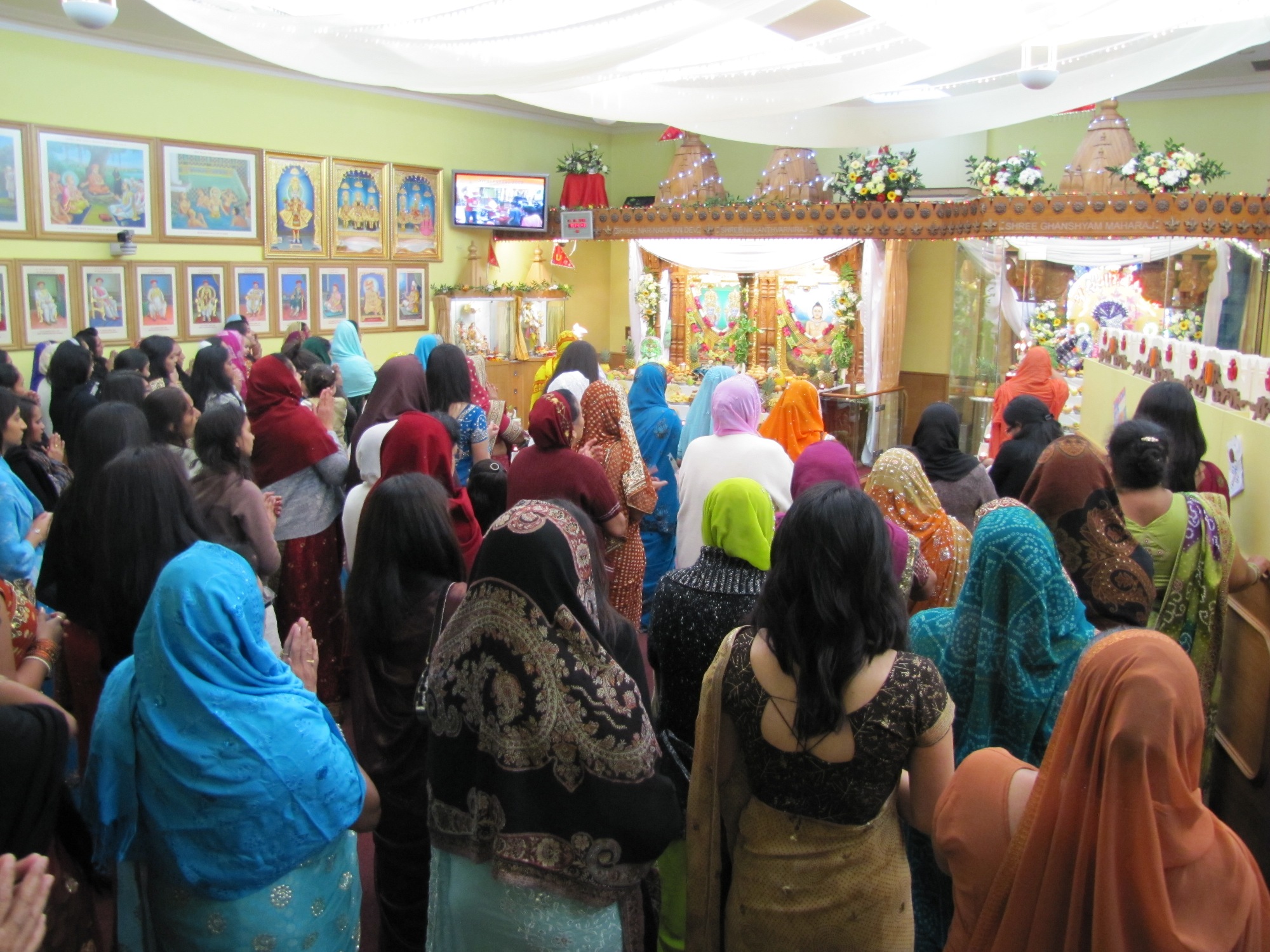 ©1987-2017 SKS Swaminarayan Temple East London