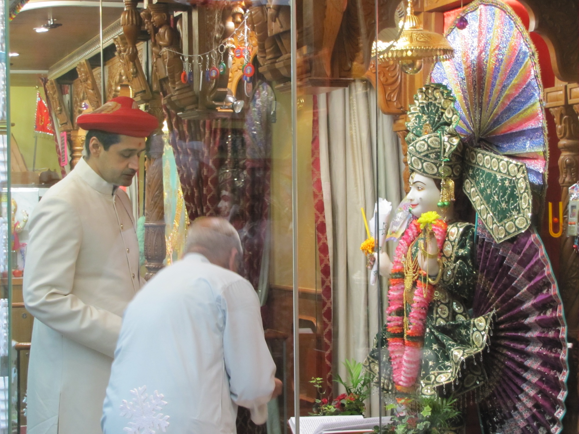 ©1987-2017 SKS Swaminarayan Temple East London